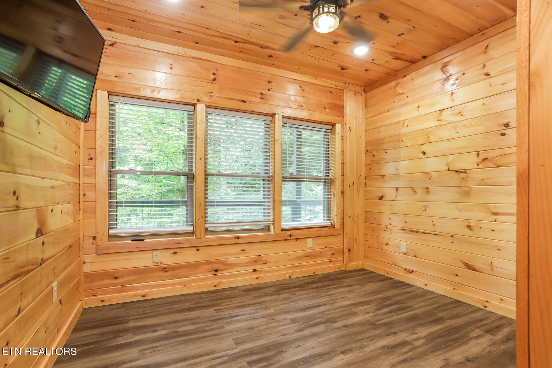 866 Cabin Creek Way Sevierville TN 37862