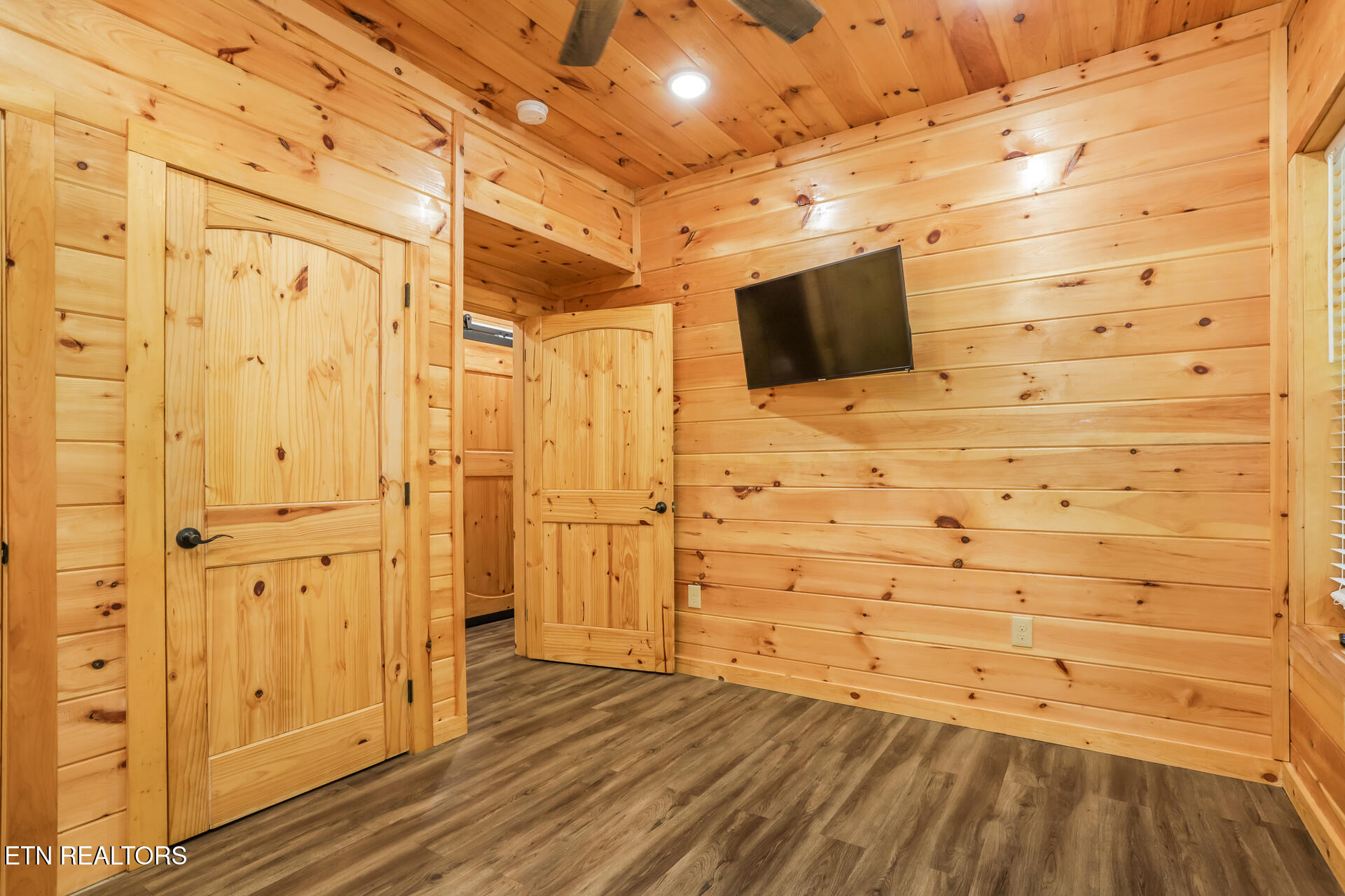 866 Cabin Creek Way Sevierville TN 37862