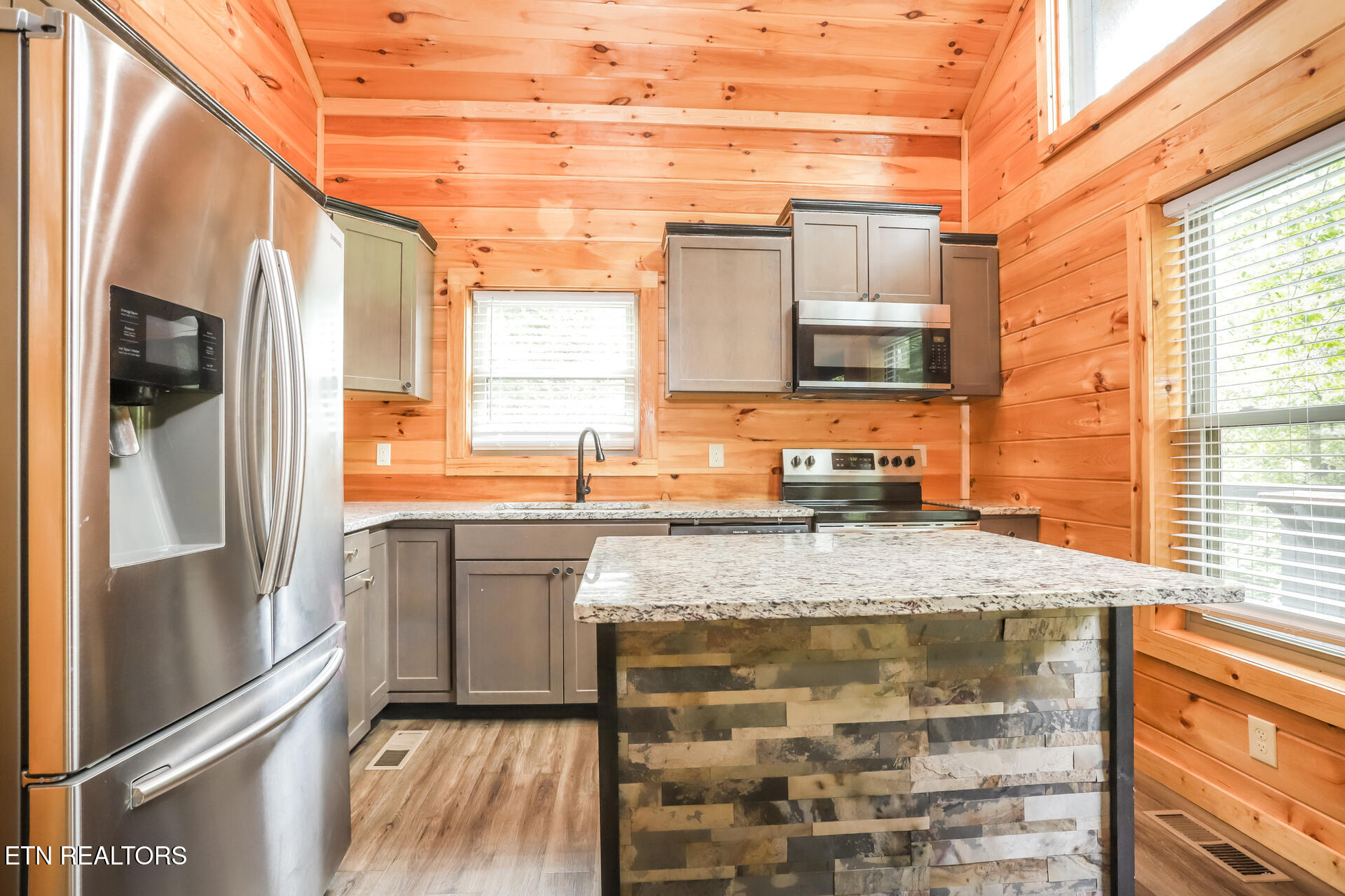 866 Cabin Creek Way Sevierville TN 37862