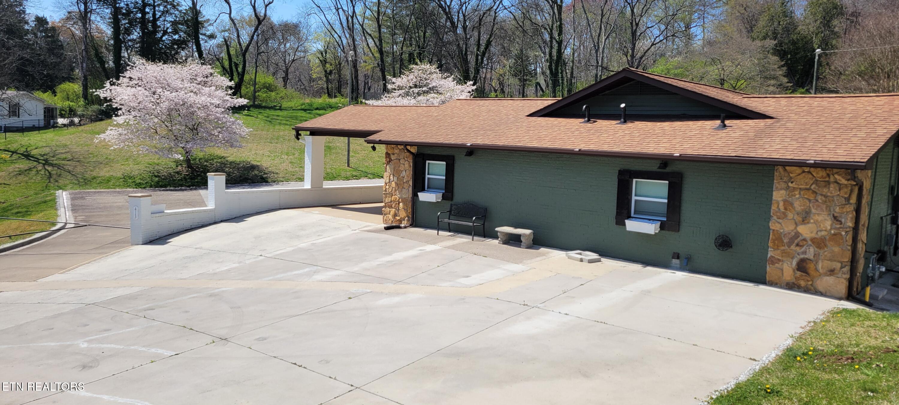 413 Hollingsworth Circle Clinton TN 37716