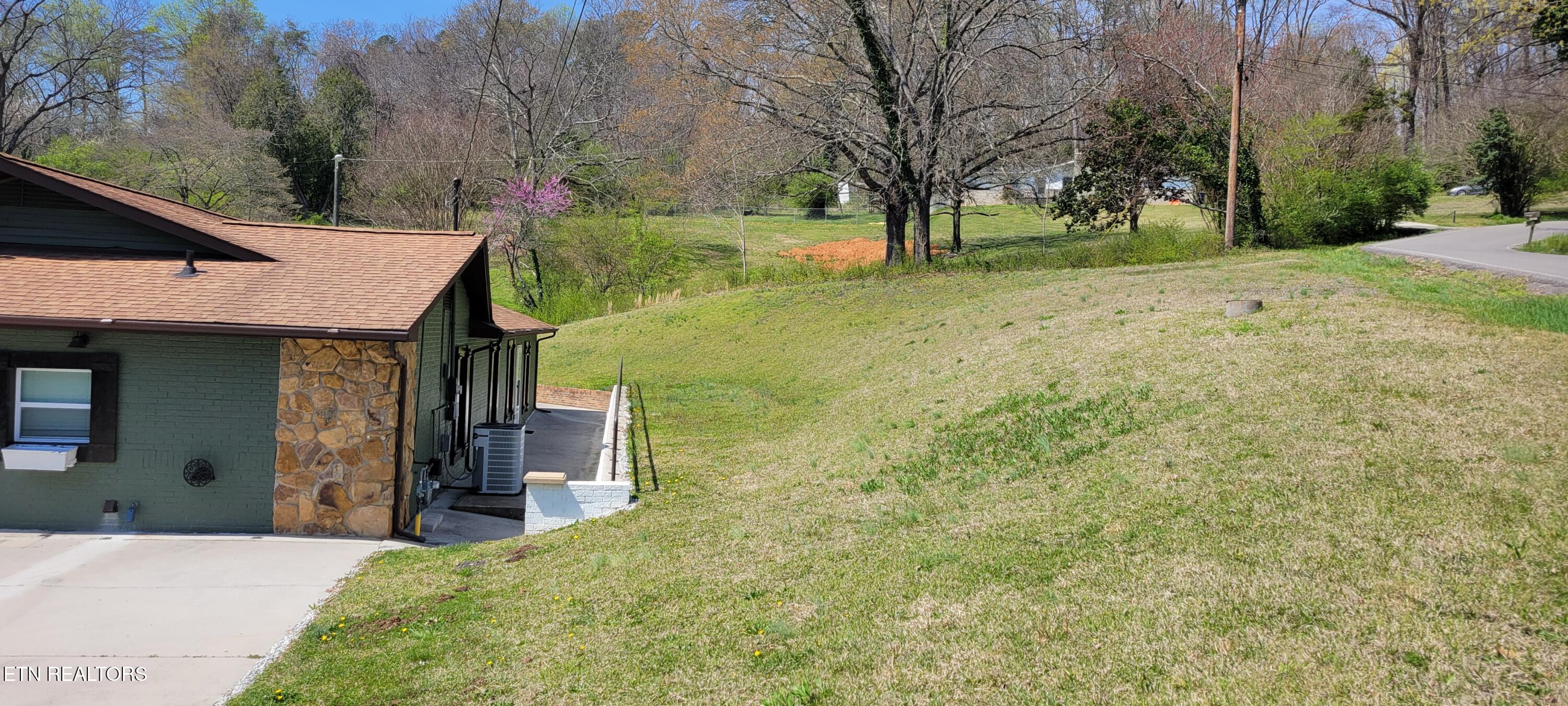 413 Hollingsworth Circle Clinton TN 37716