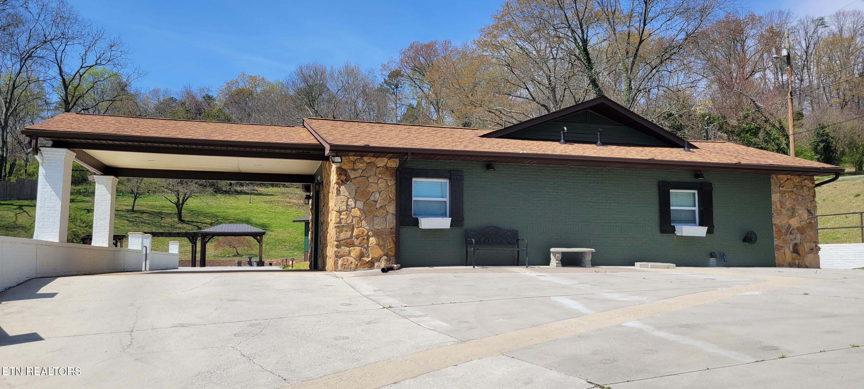 413 Hollingsworth Circle Clinton TN 37716