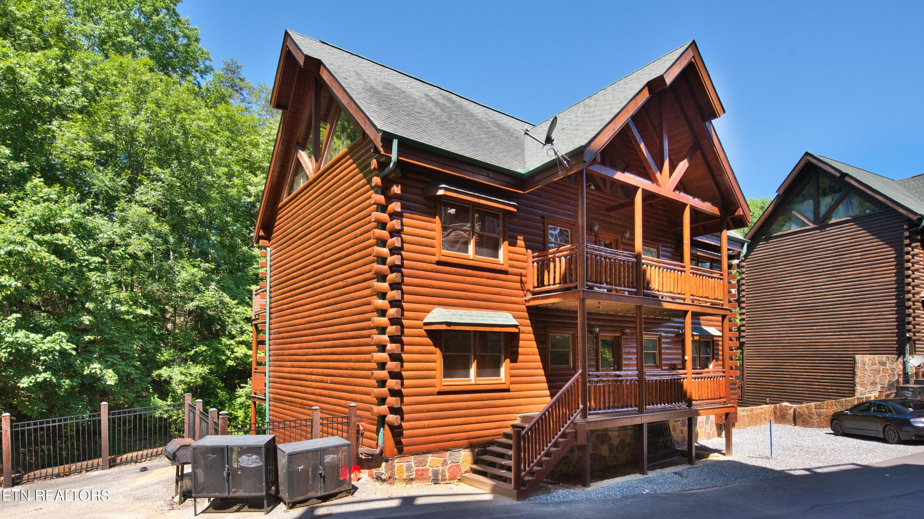1124 Black Bear Cub Way Sevierville TN 37862