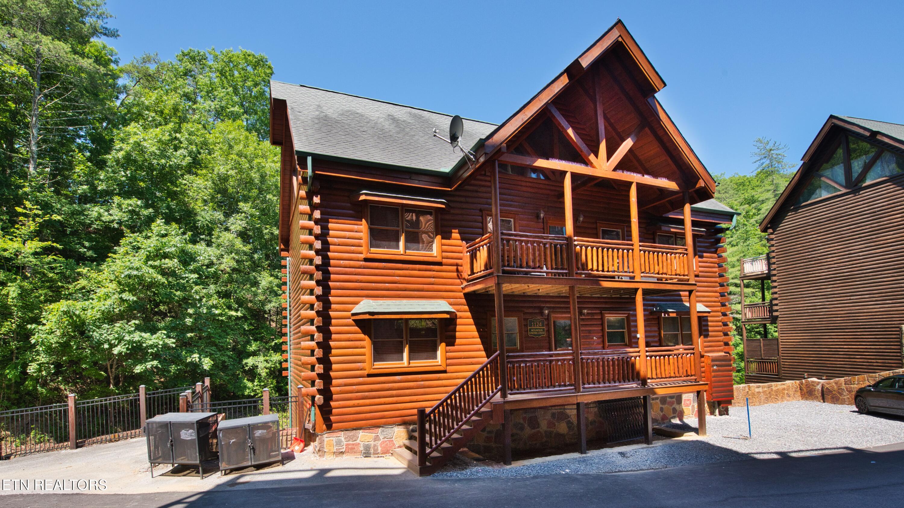1124 Black Bear Cub Way Sevierville TN 37862