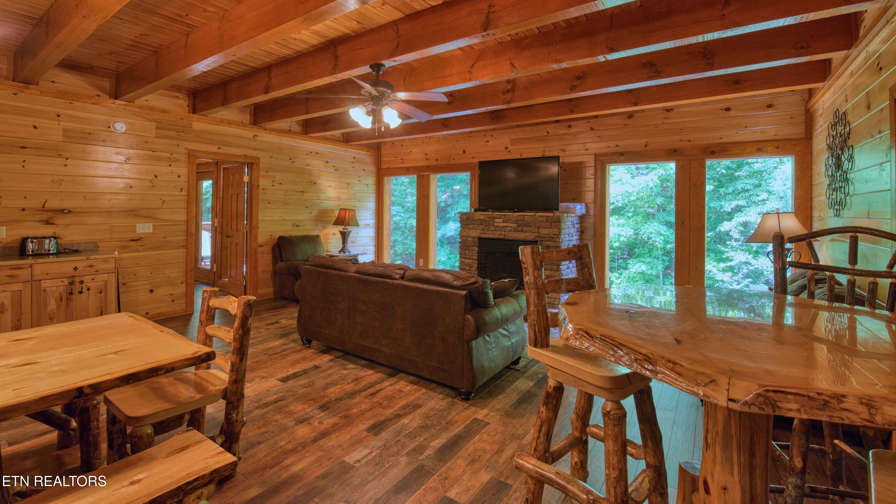 1124 Black Bear Cub Way Sevierville TN 37862