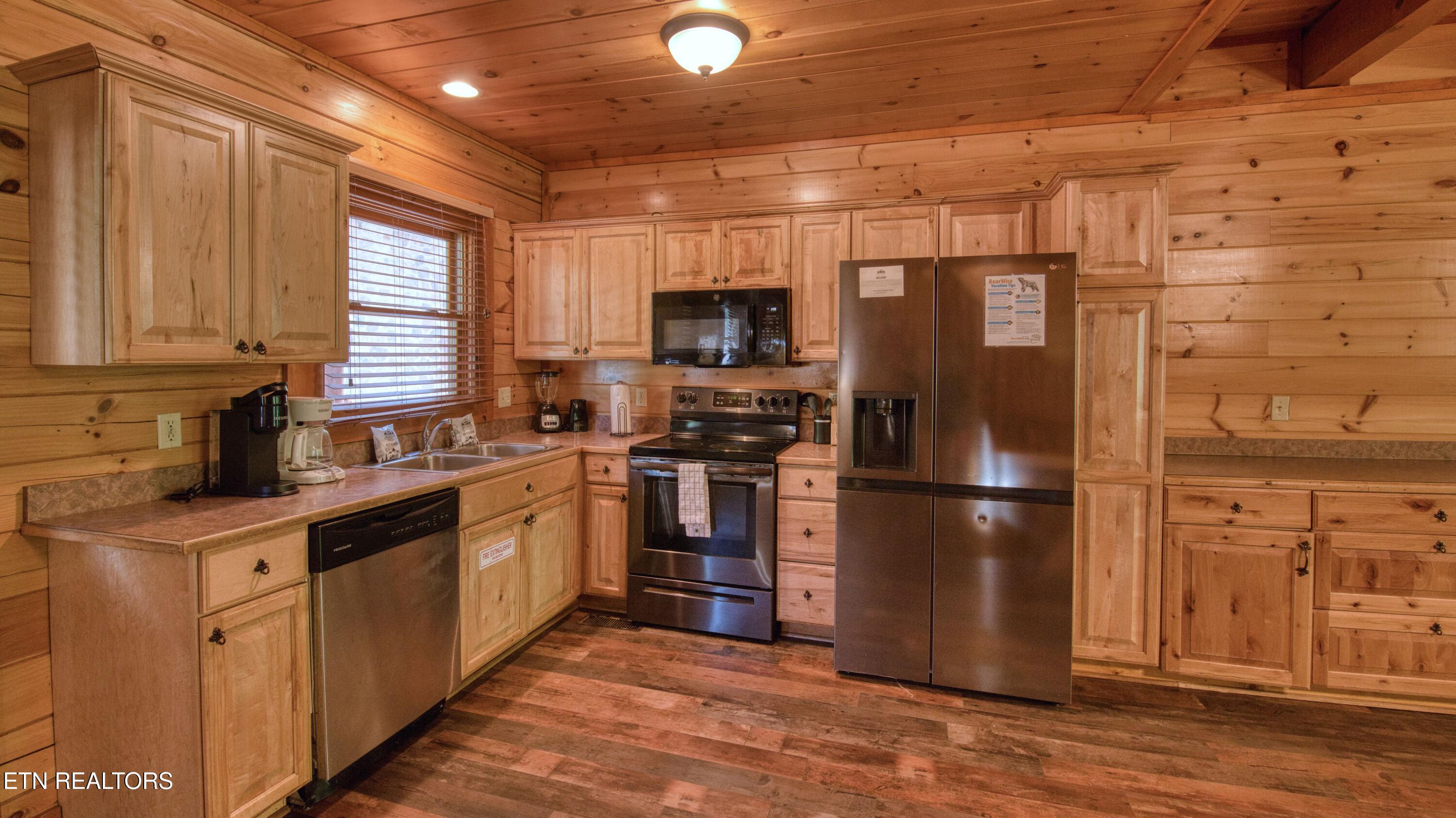 1124 Black Bear Cub Way Sevierville TN 37862