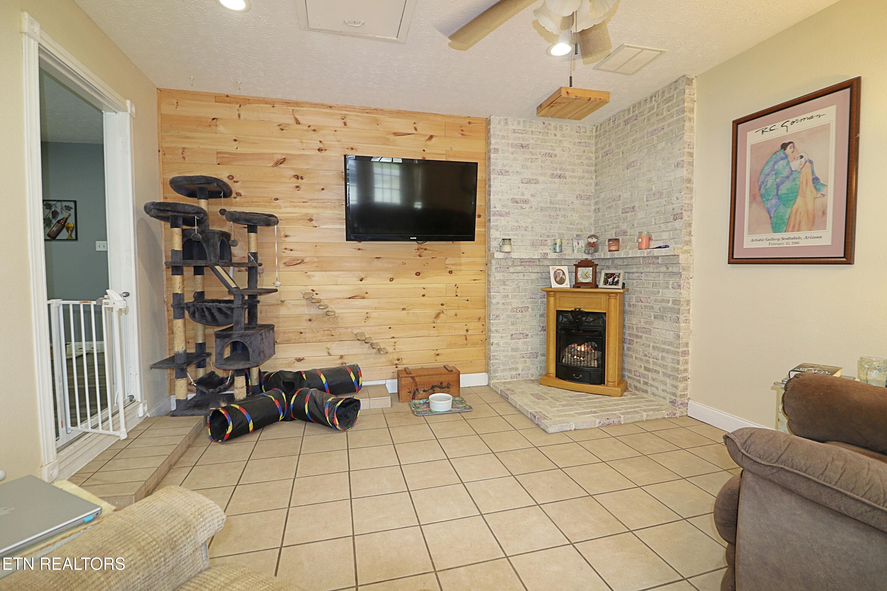 720 Cooper Lake Road Oneida TN 37841