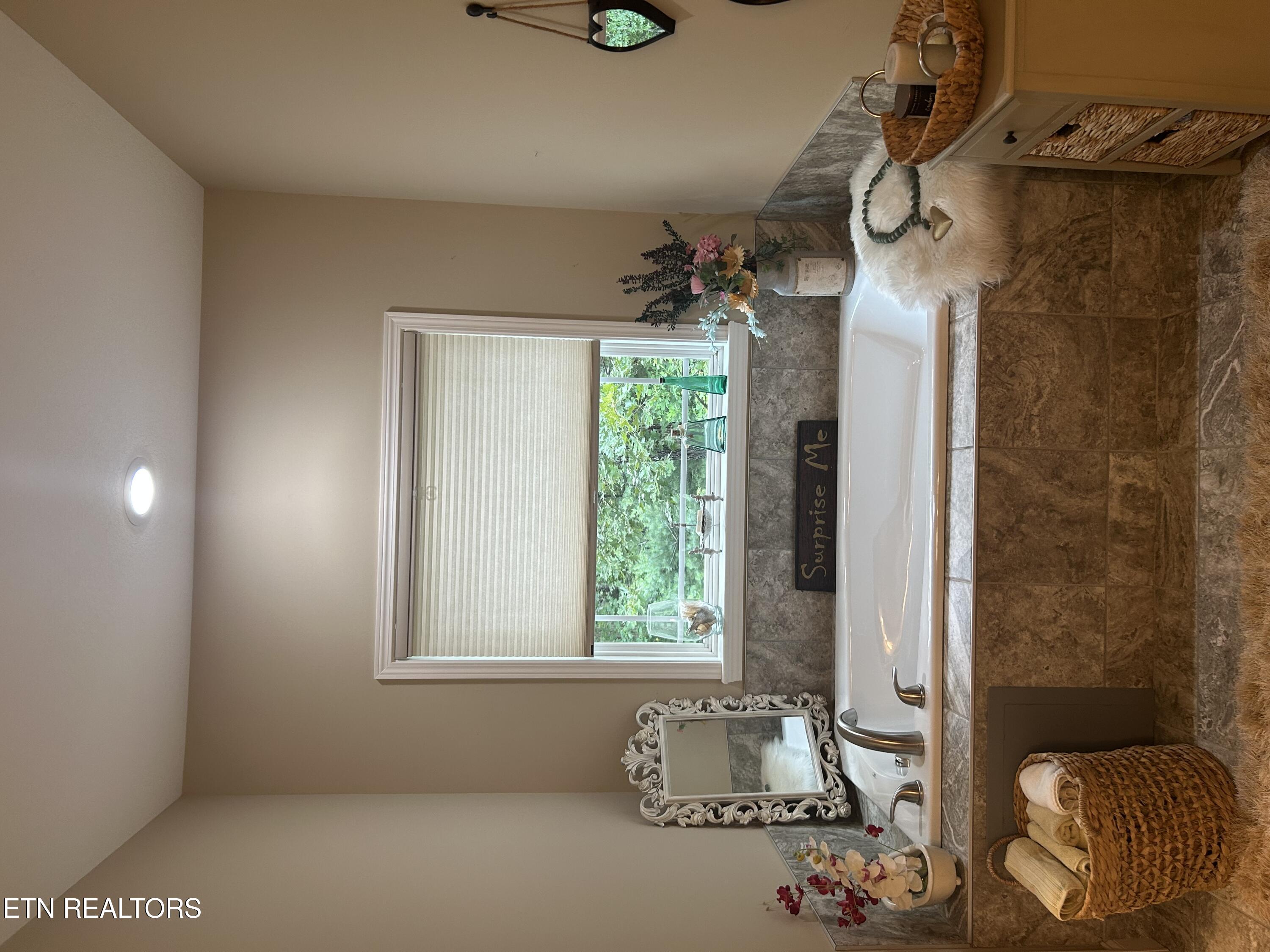346 Red Oak Drive Oneida TN 37841