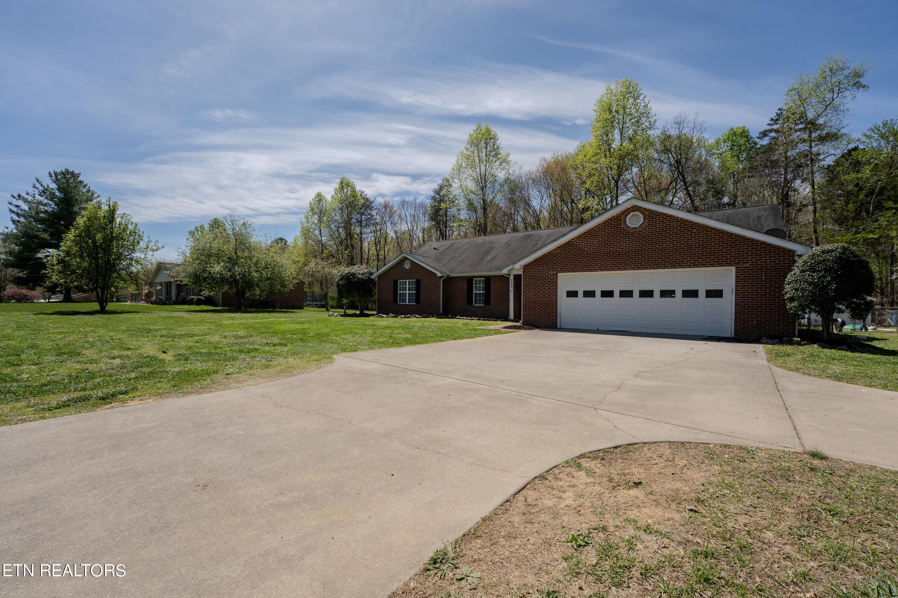 1305 Price Road Lenoir City TN 37771