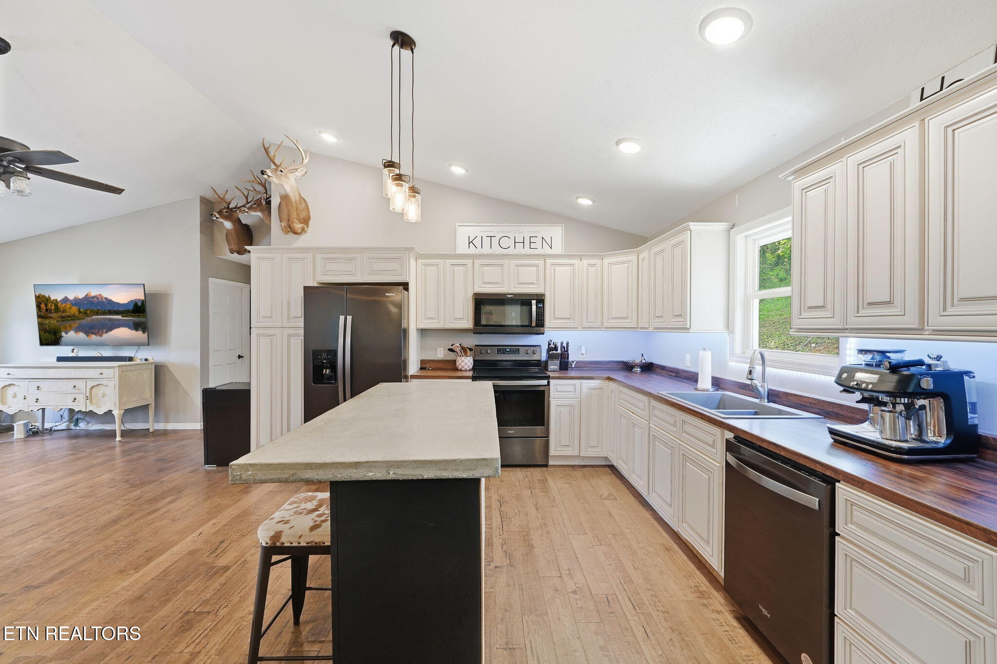3259 River Pointe Circle Kodak TN 37764