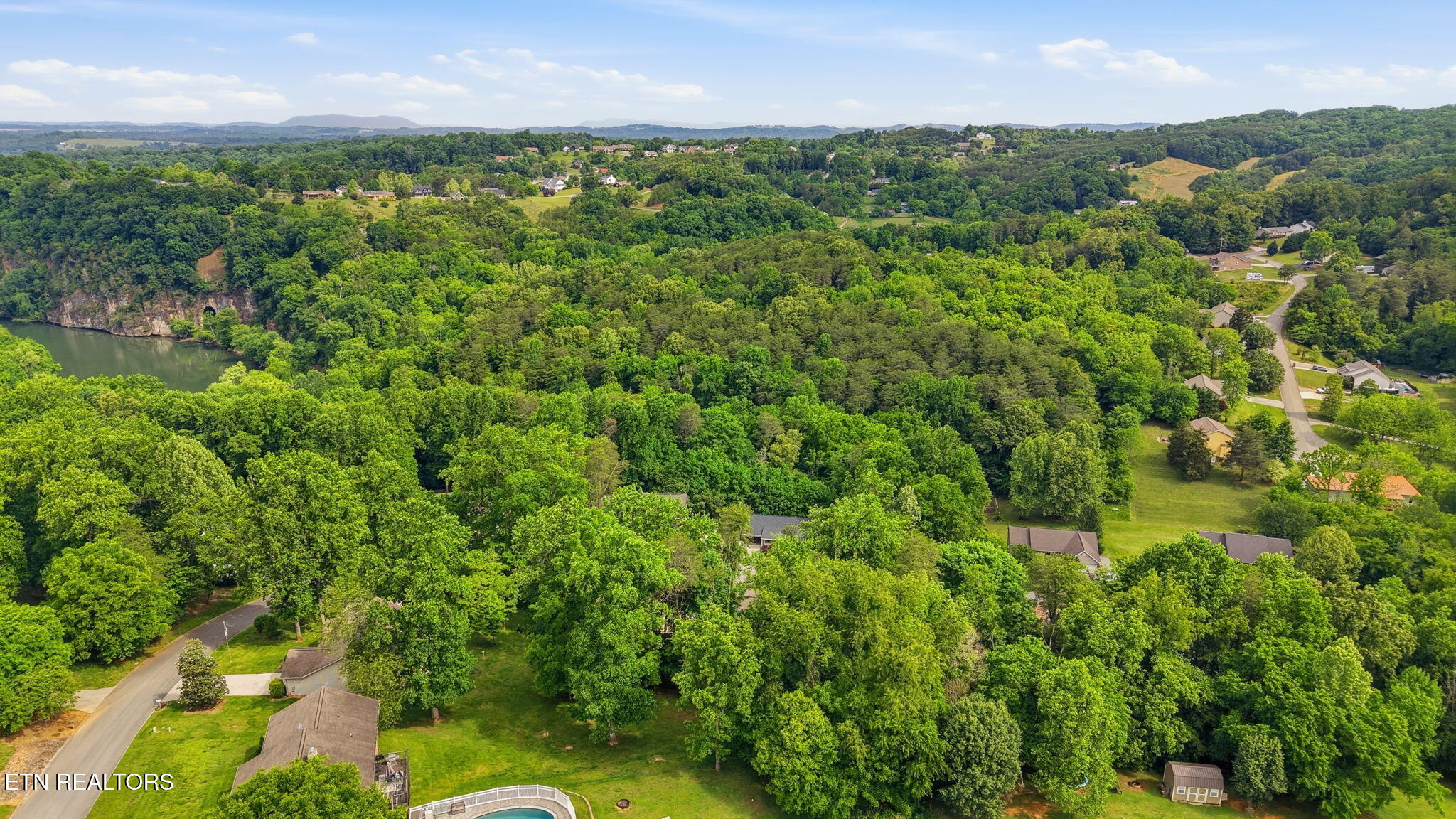 3259 River Pointe Circle Kodak TN 37764