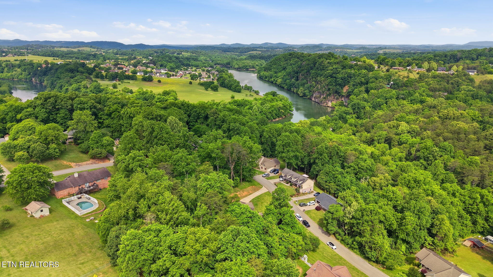 3259 River Pointe Circle Kodak TN 37764