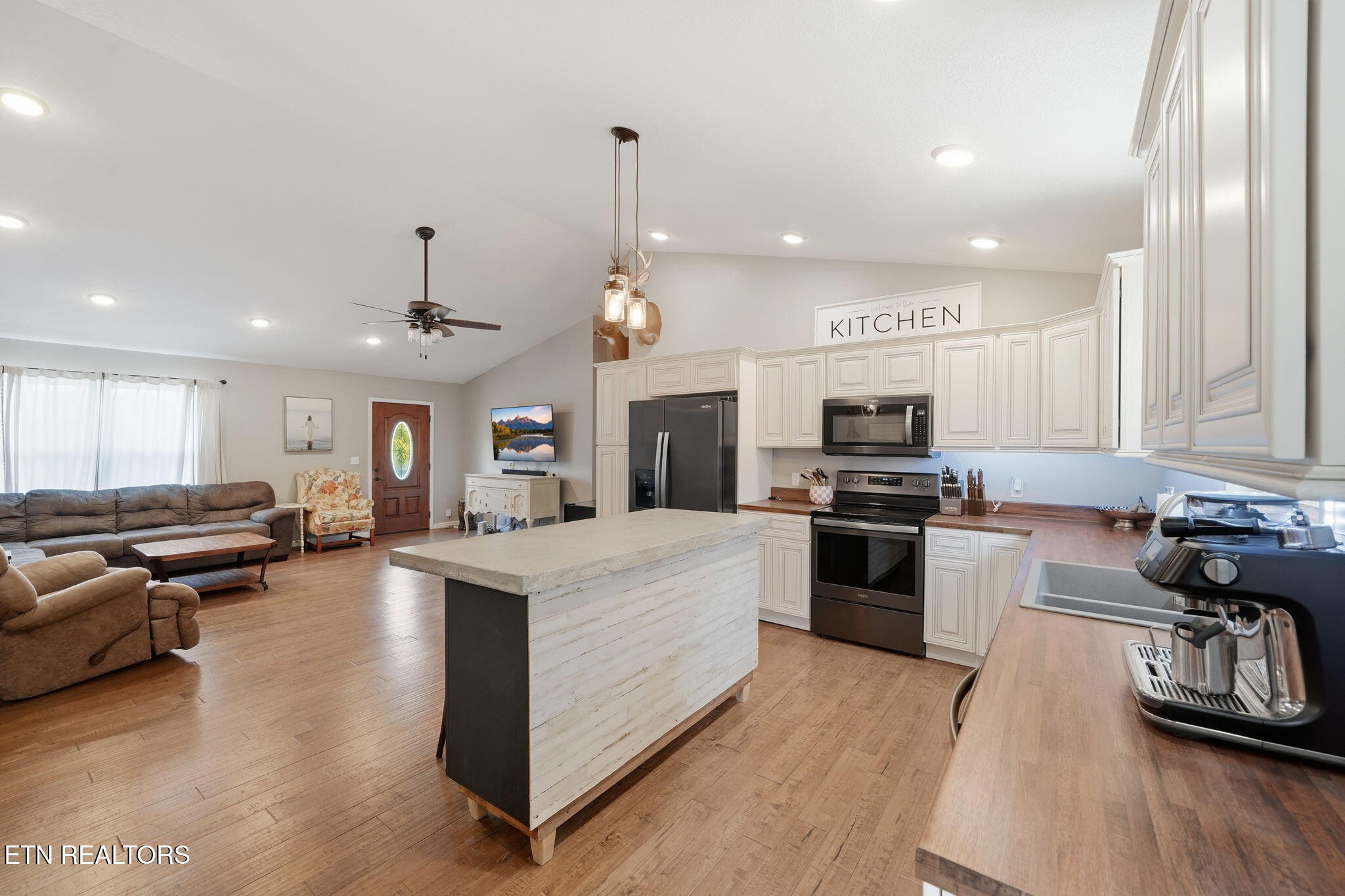 3259 River Pointe Circle Kodak TN 37764