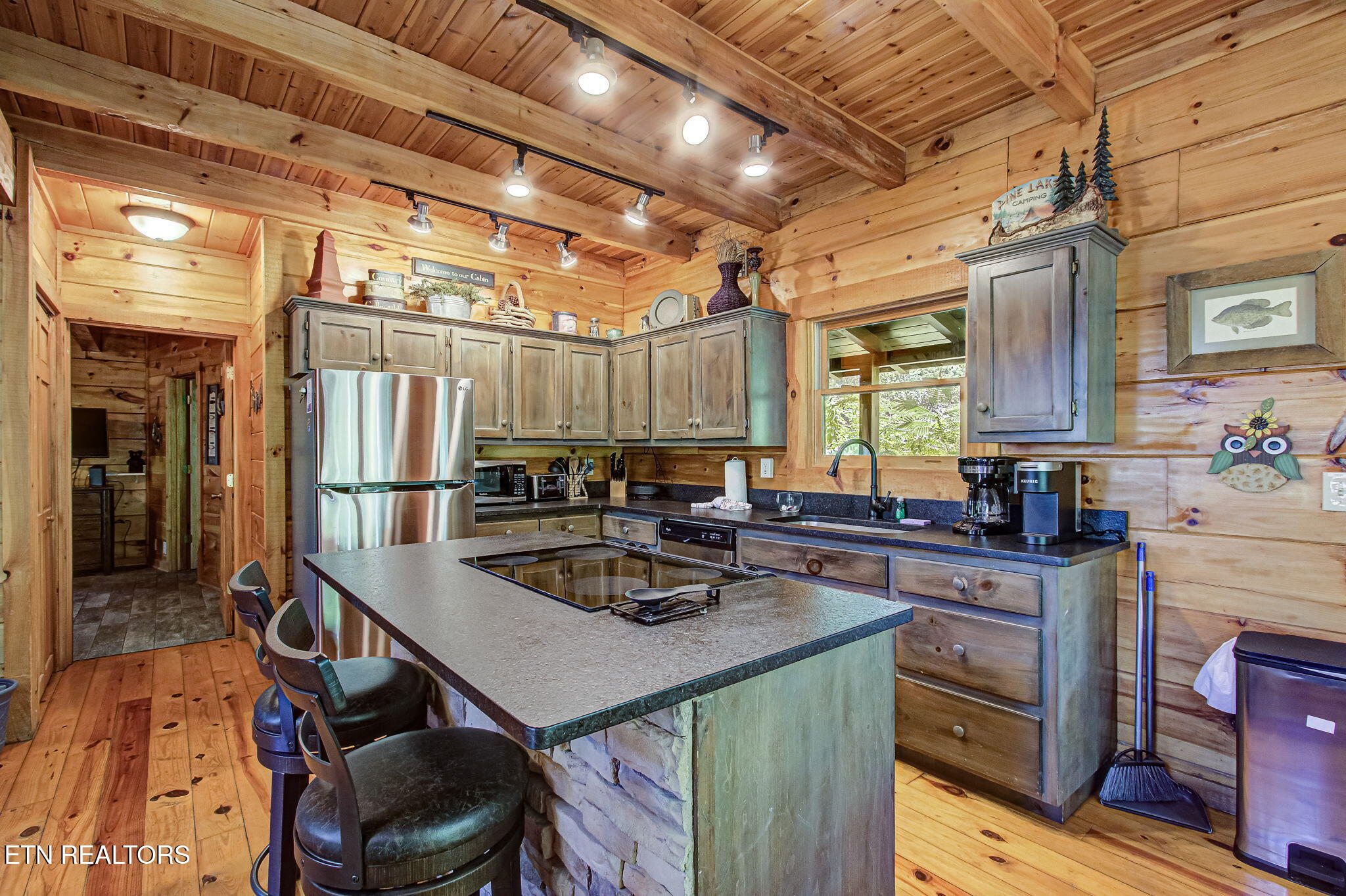 3012 Oak Tree Way Pigeon Forge TN 37863