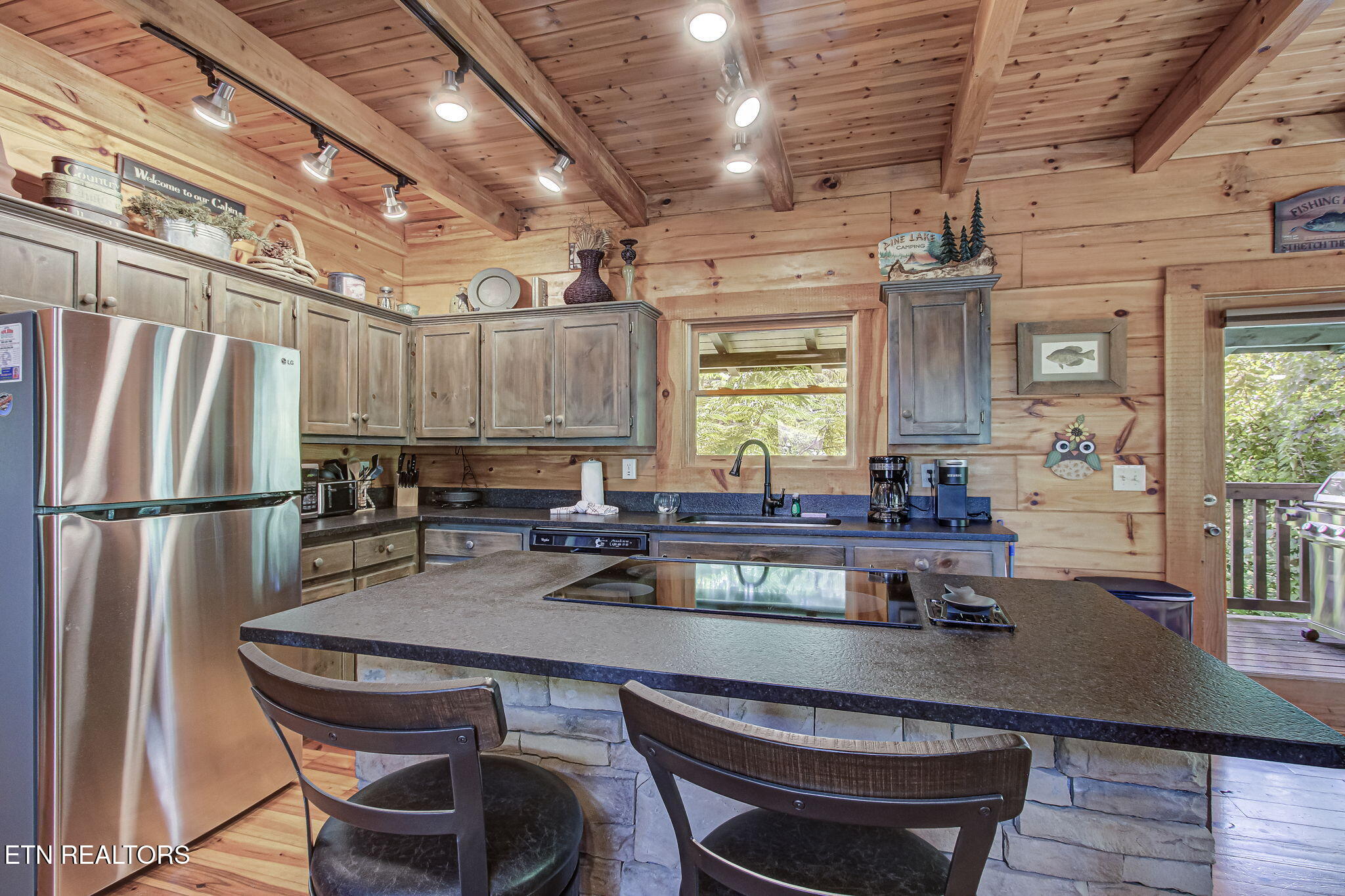 3012 Oak Tree Way Pigeon Forge TN 37863