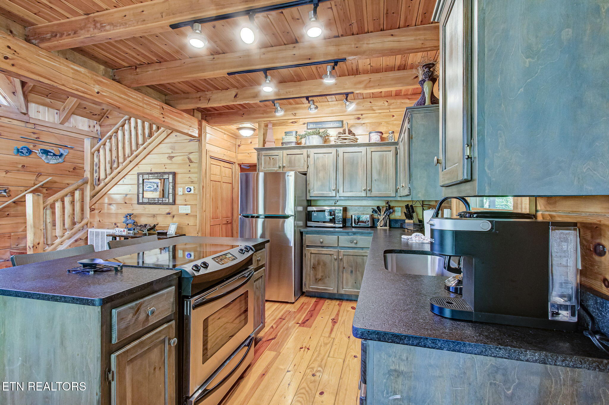 3012 Oak Tree Way Pigeon Forge TN 37863