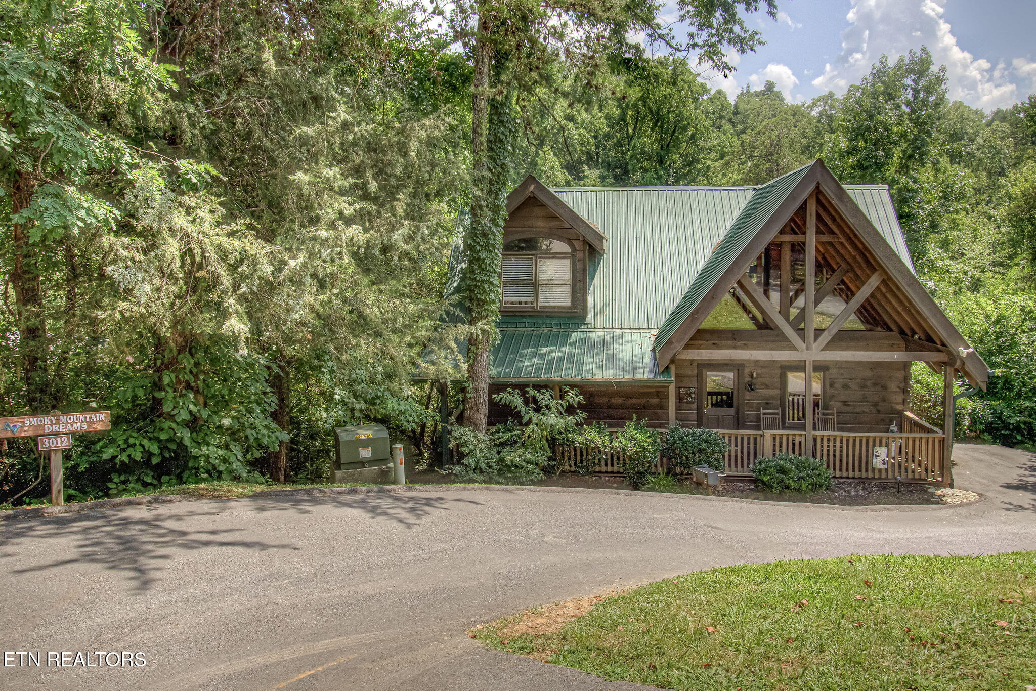 3012 Oak Tree Way Pigeon Forge TN 37863