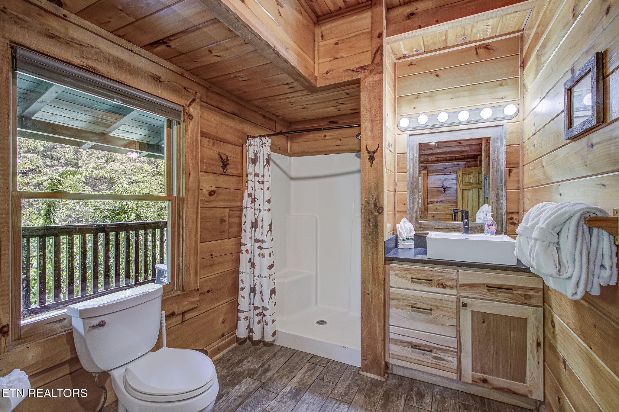 3012 Oak Tree Way Pigeon Forge TN 37863