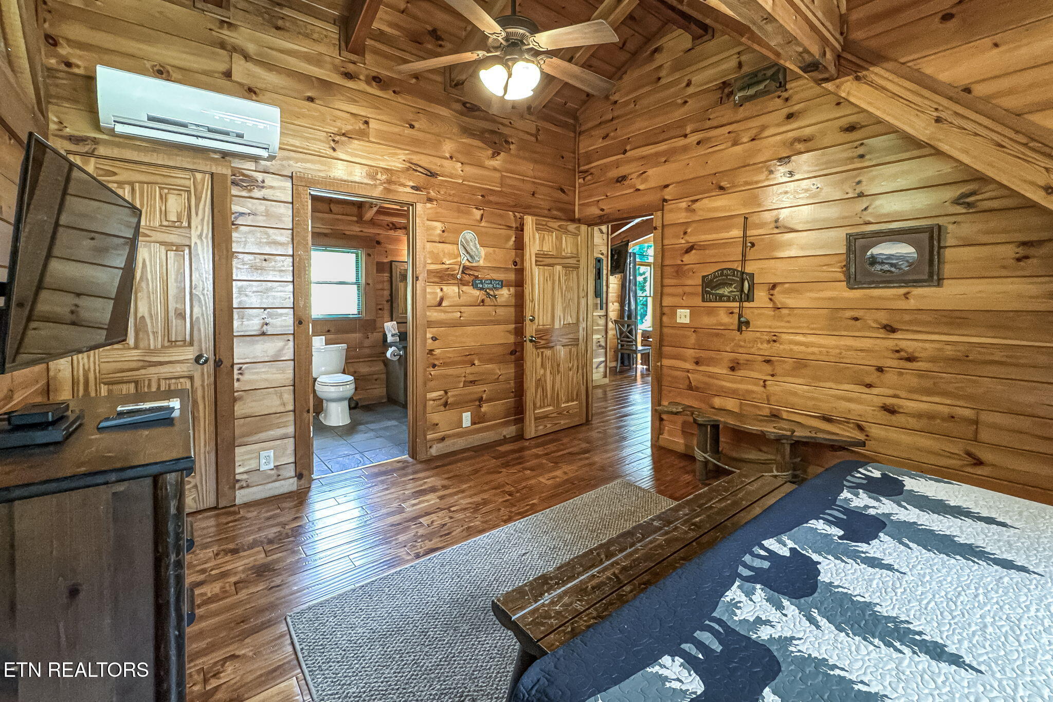 3012 Oak Tree Way Pigeon Forge TN 37863