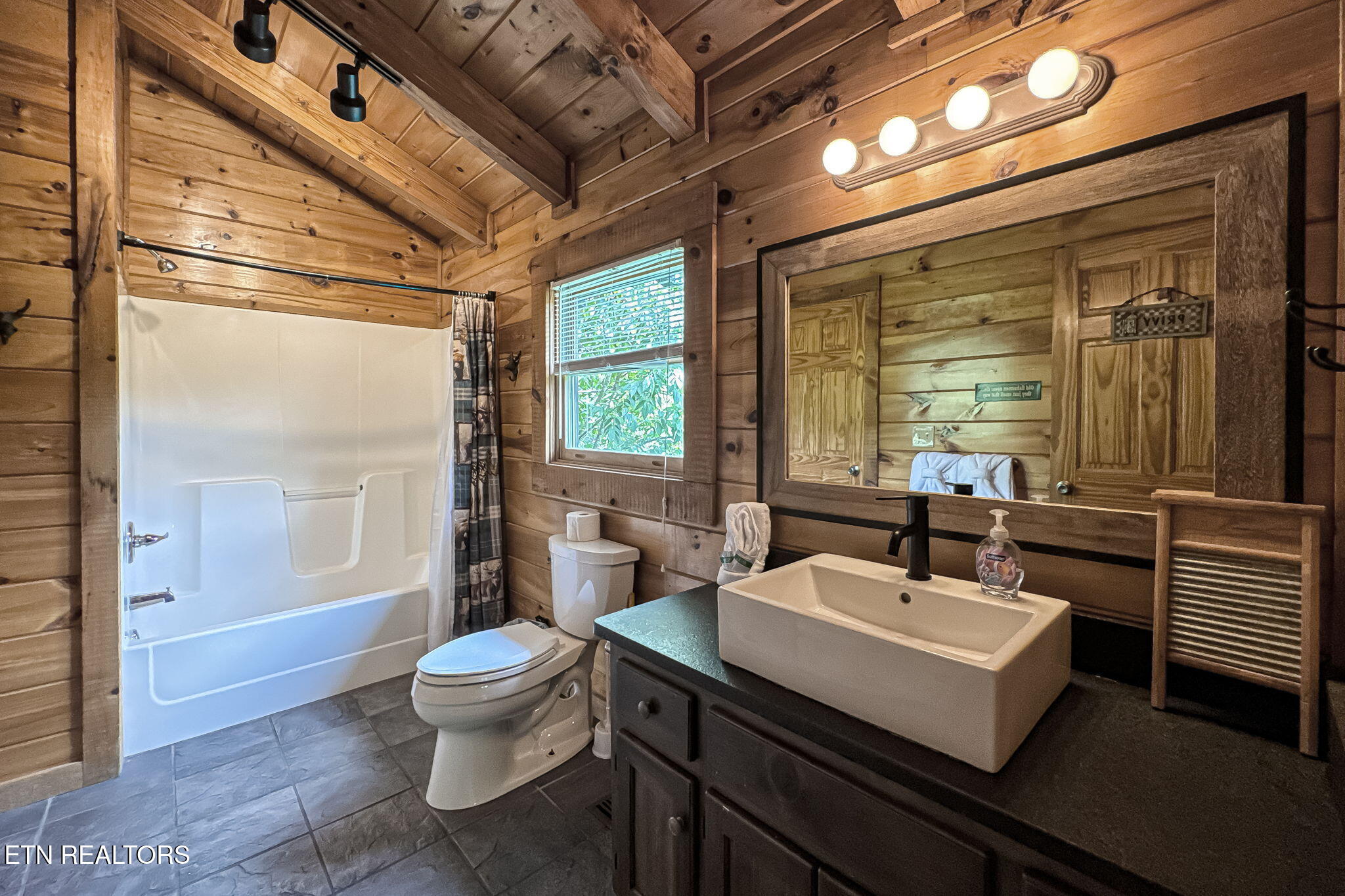3012 Oak Tree Way Pigeon Forge TN 37863
