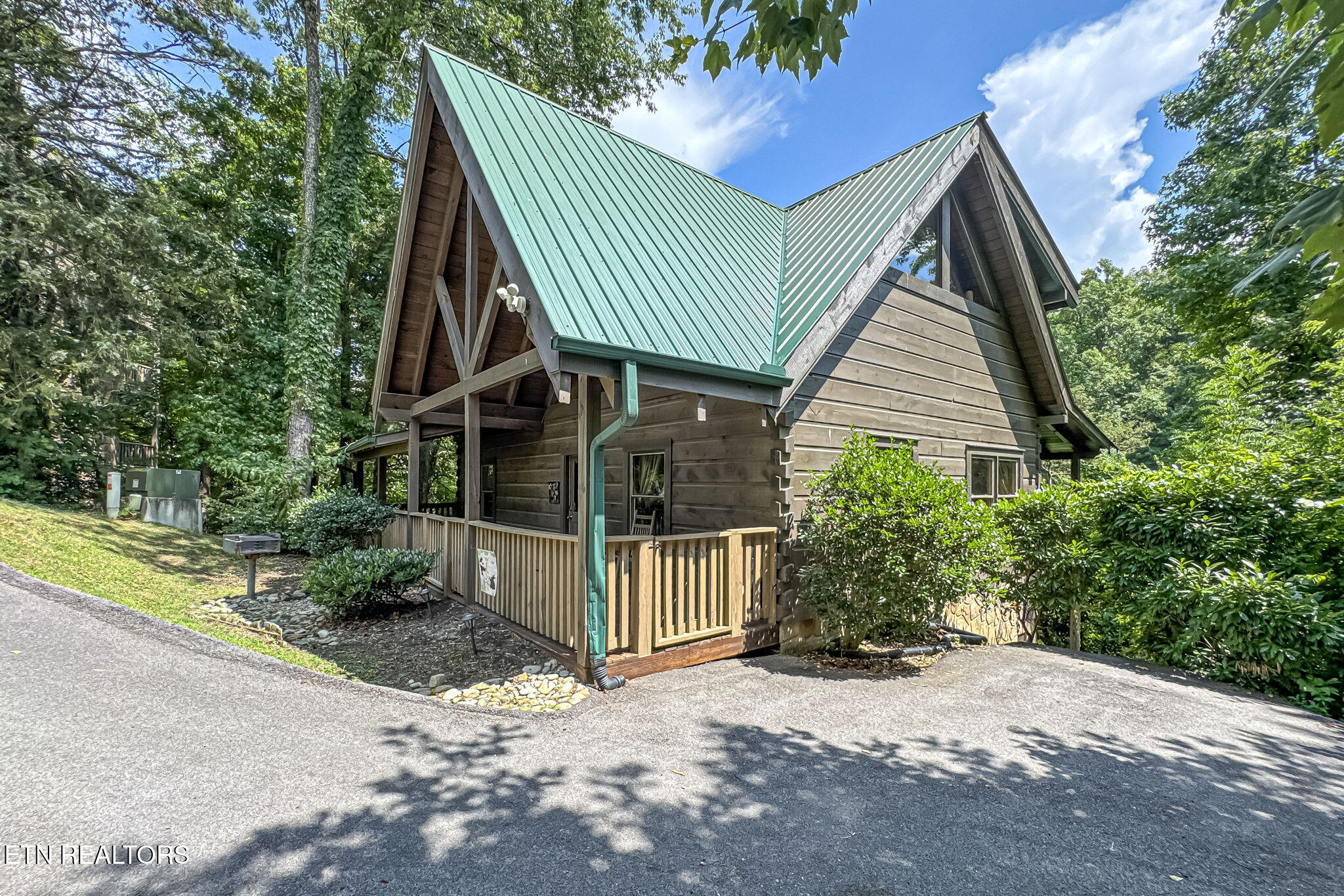 3012 Oak Tree Way Pigeon Forge TN 37863