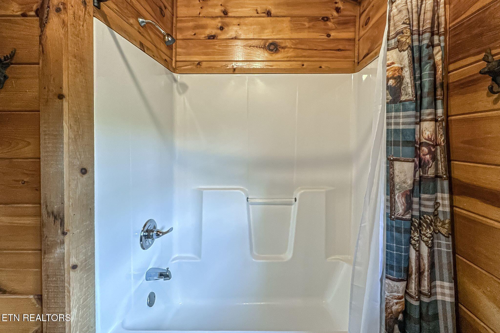 3012 Oak Tree Way Pigeon Forge TN 37863