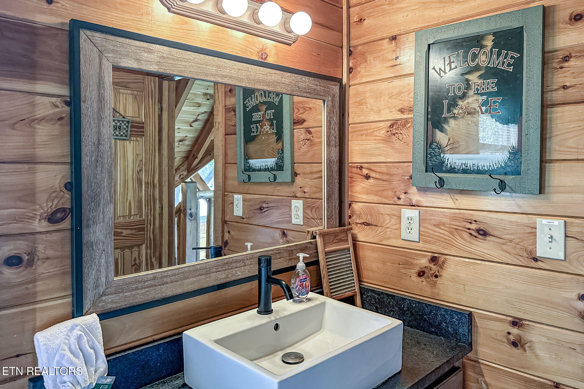 3012 Oak Tree Way Pigeon Forge TN 37863