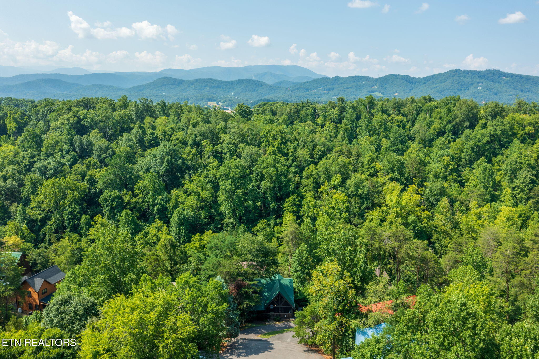 3012 Oak Tree Way Pigeon Forge TN 37863