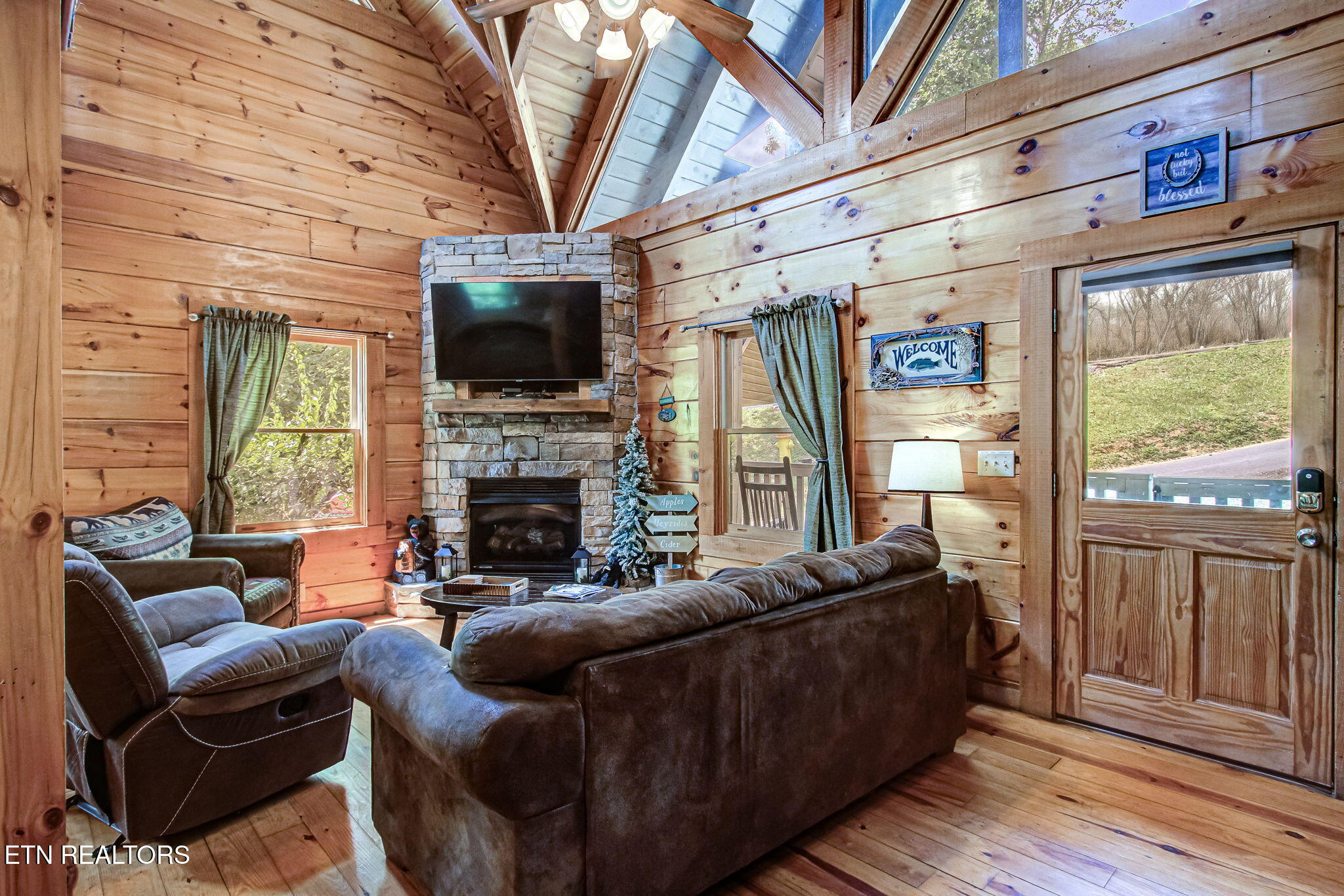 3012 Oak Tree Way Pigeon Forge TN 37863