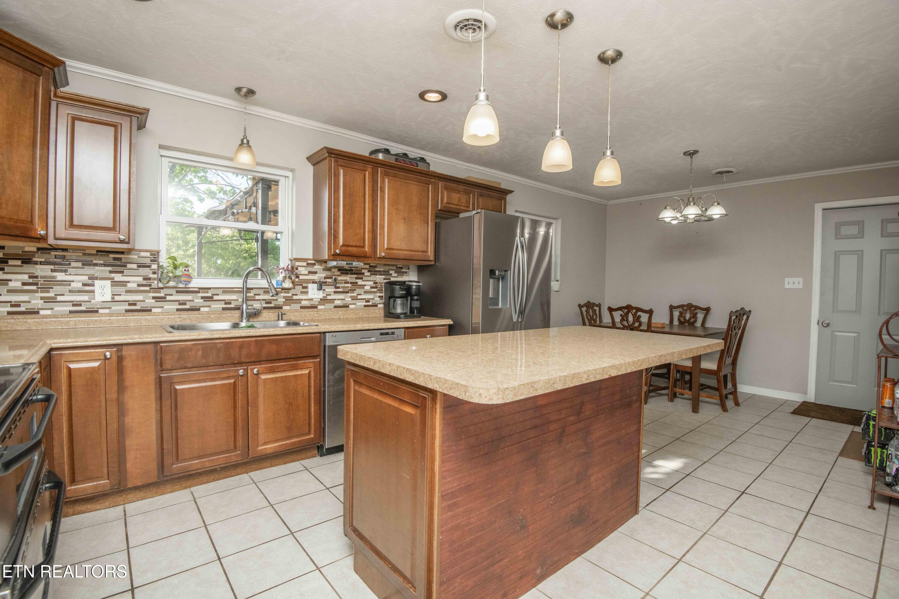 4206 NE Shangri La Drive Knoxville TN 37914
