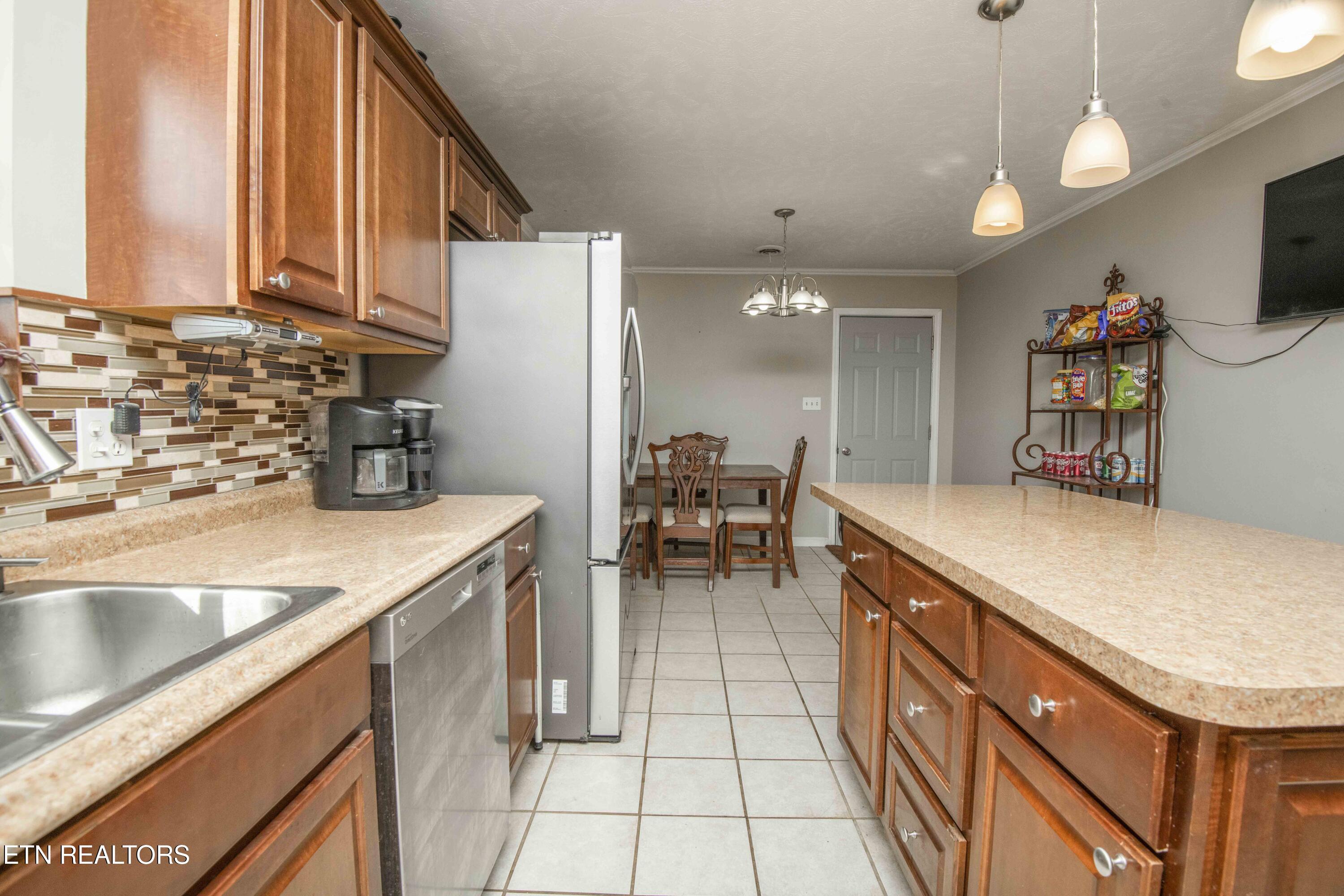 4206 NE Shangri La Drive Knoxville TN 37914