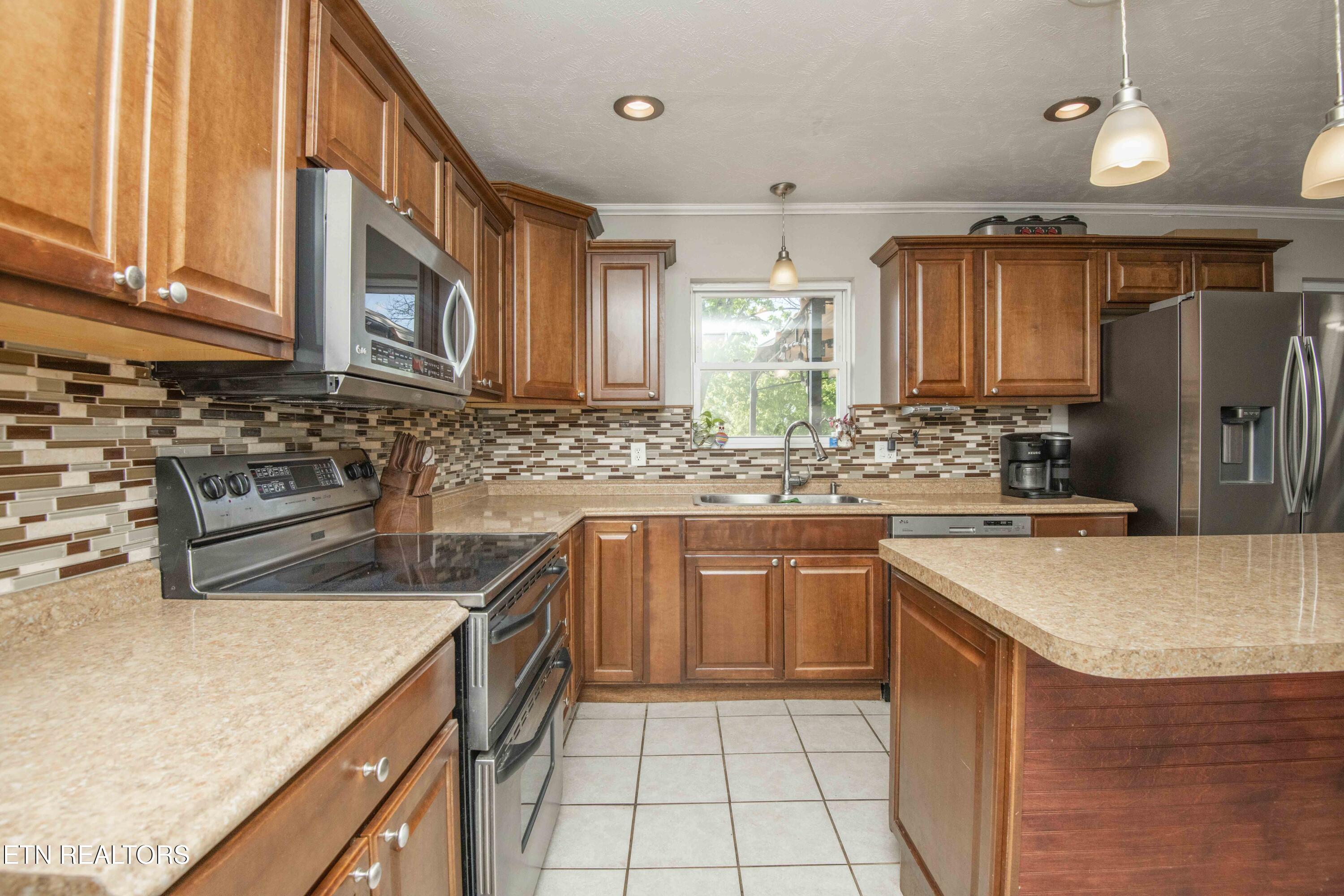 4206 NE Shangri La Drive Knoxville TN 37914