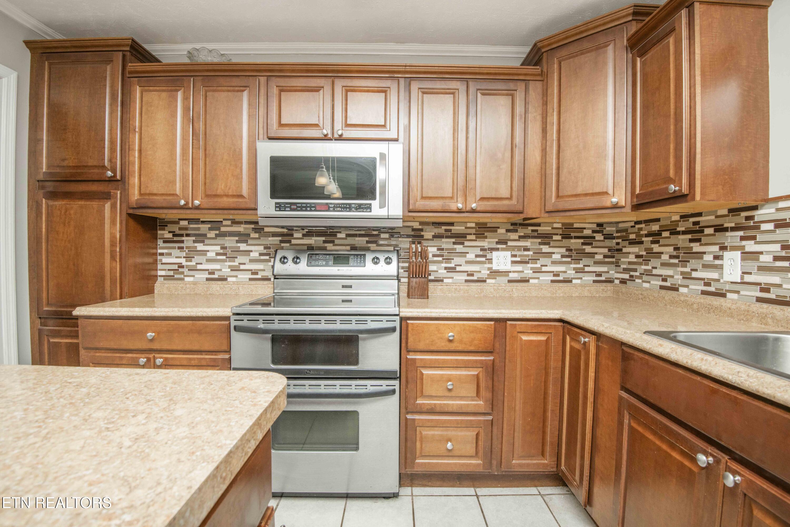 4206 NE Shangri La Drive Knoxville TN 37914
