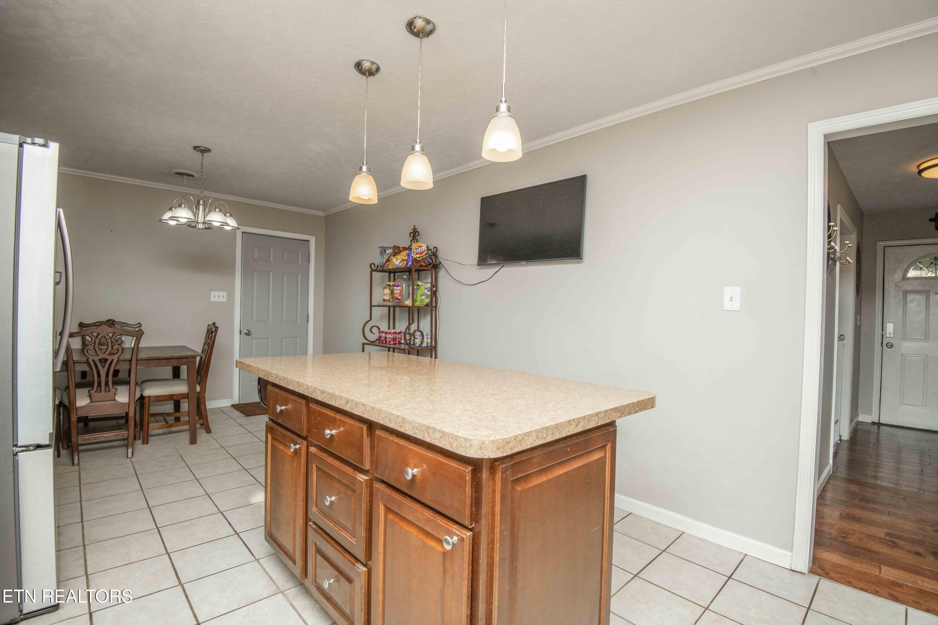 4206 NE Shangri La Drive Knoxville TN 37914
