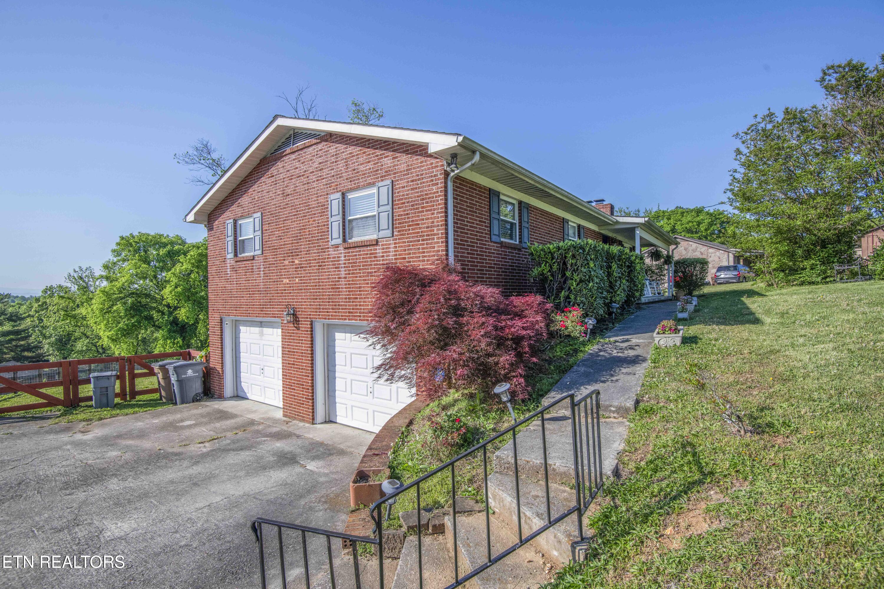 4206 NE Shangri La Drive Knoxville TN 37914