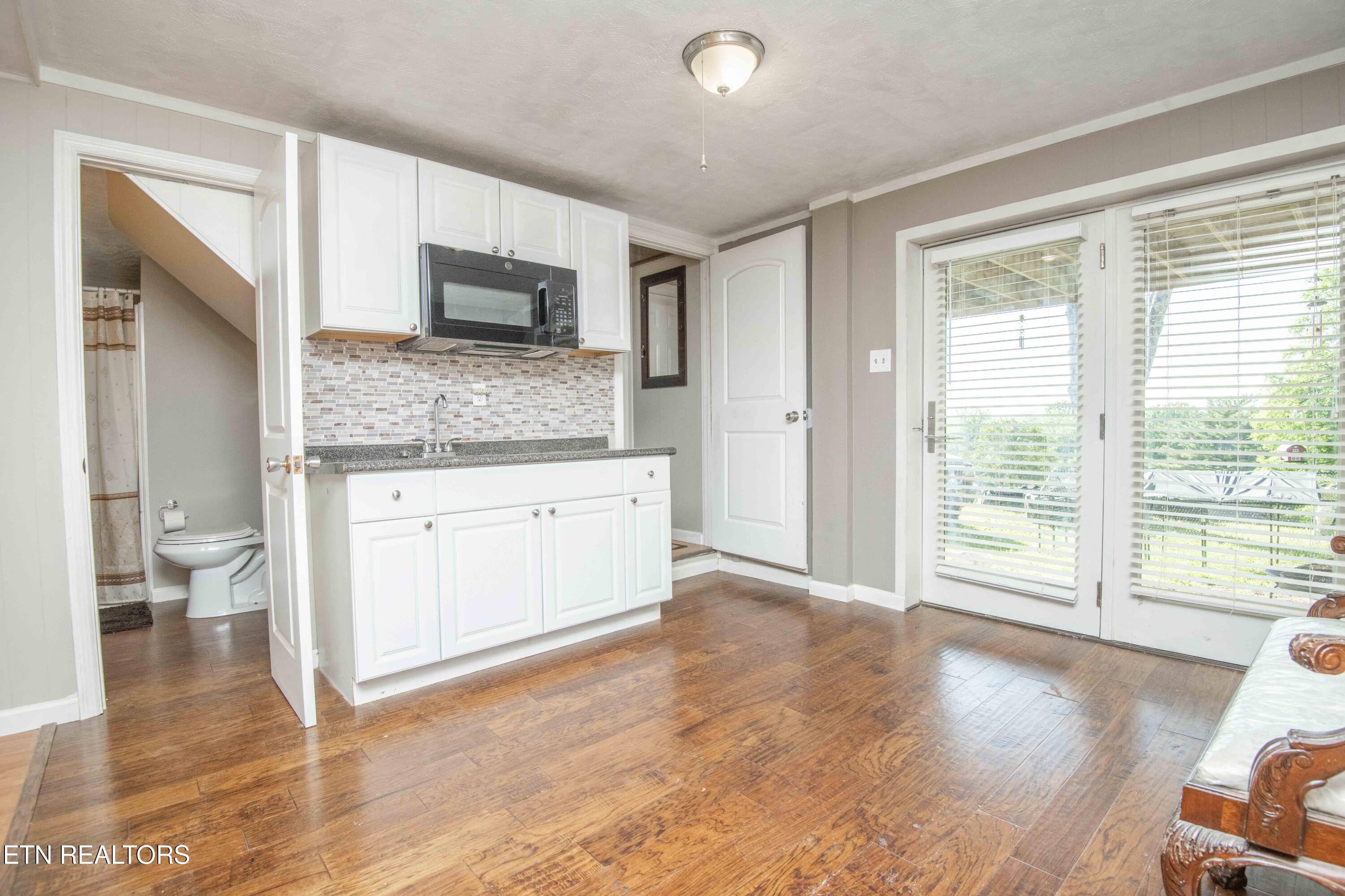 4206 NE Shangri La Drive Knoxville TN 37914