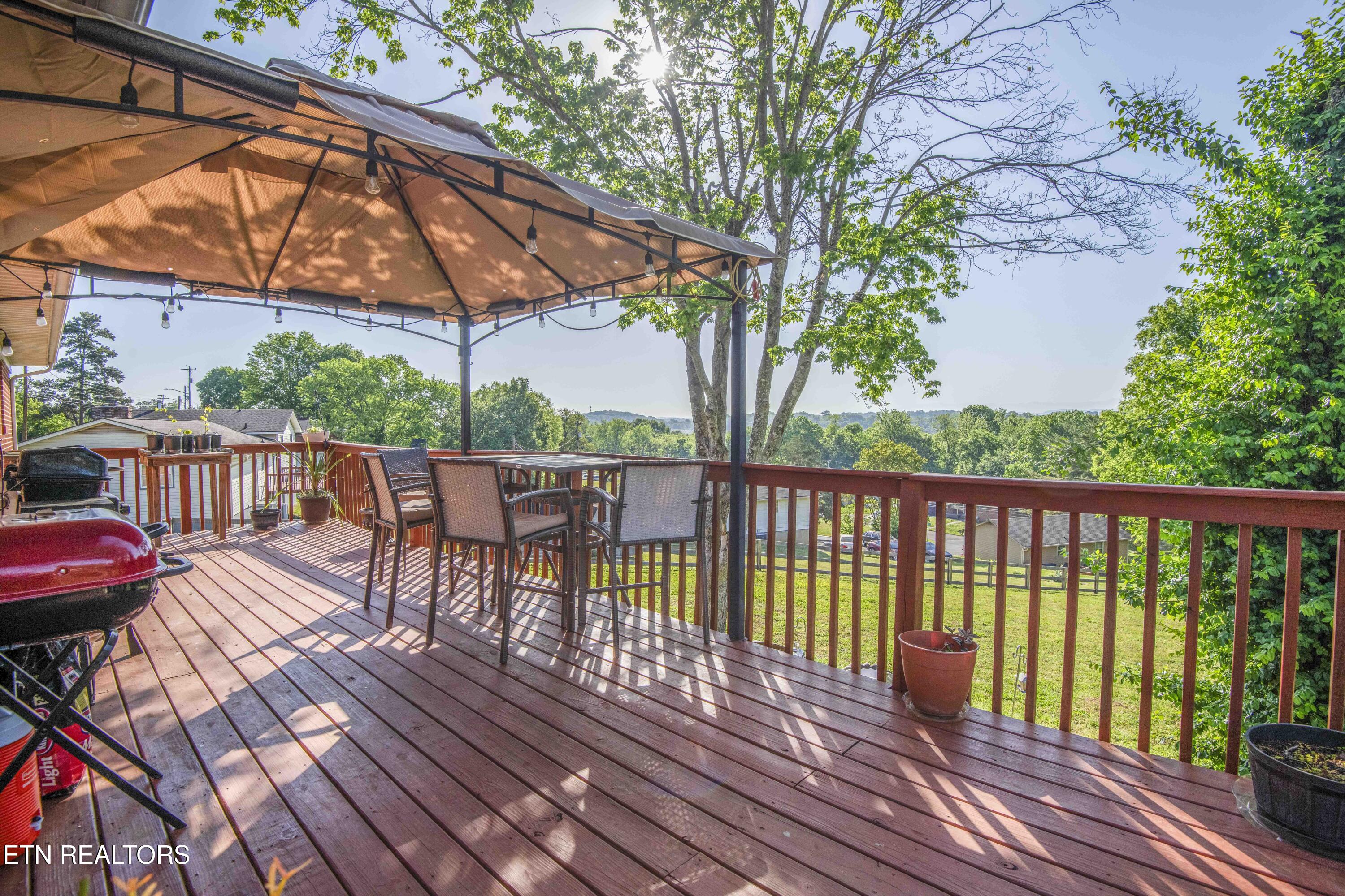 4206 NE Shangri La Drive Knoxville TN 37914