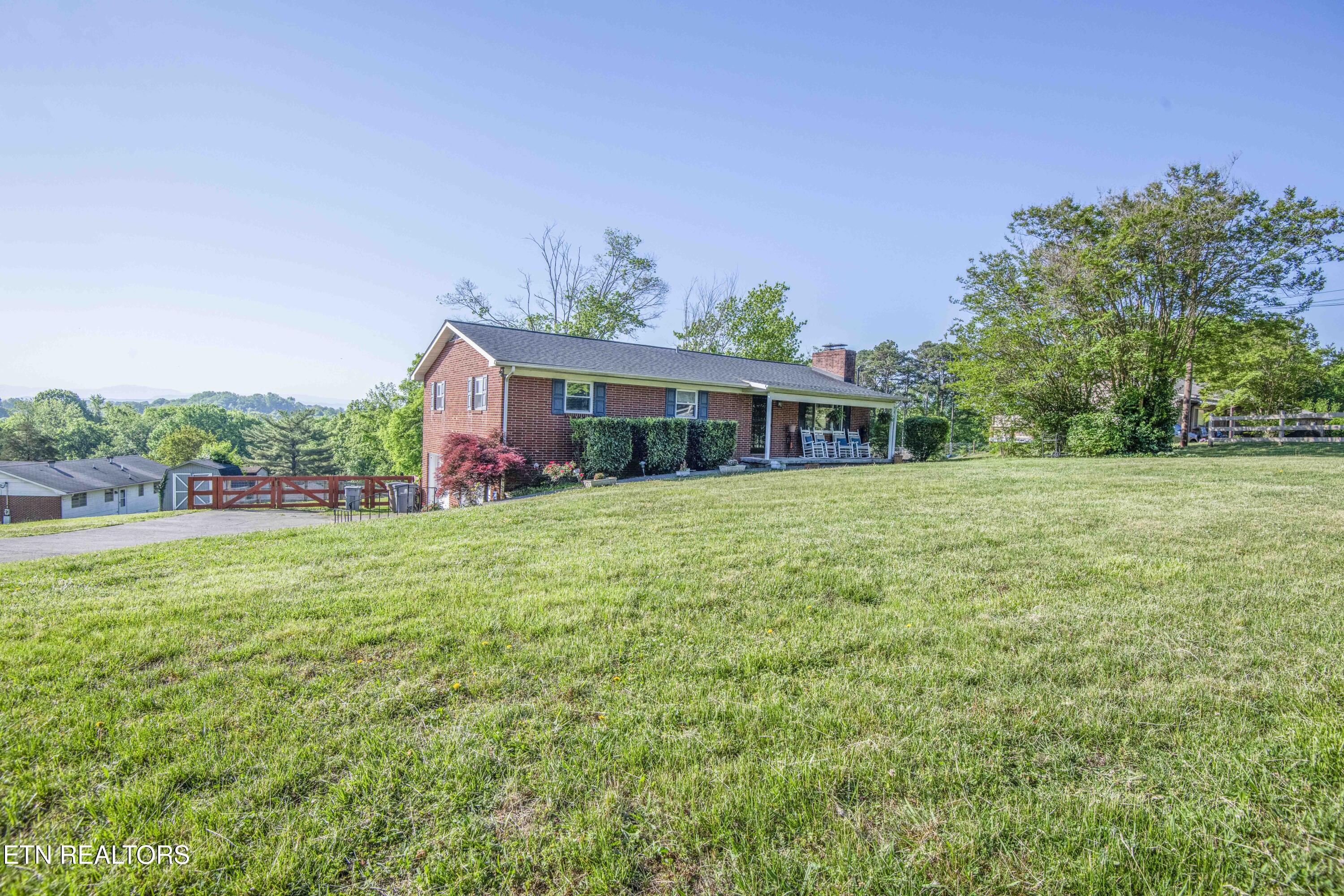 4206 NE Shangri La Drive Knoxville TN 37914