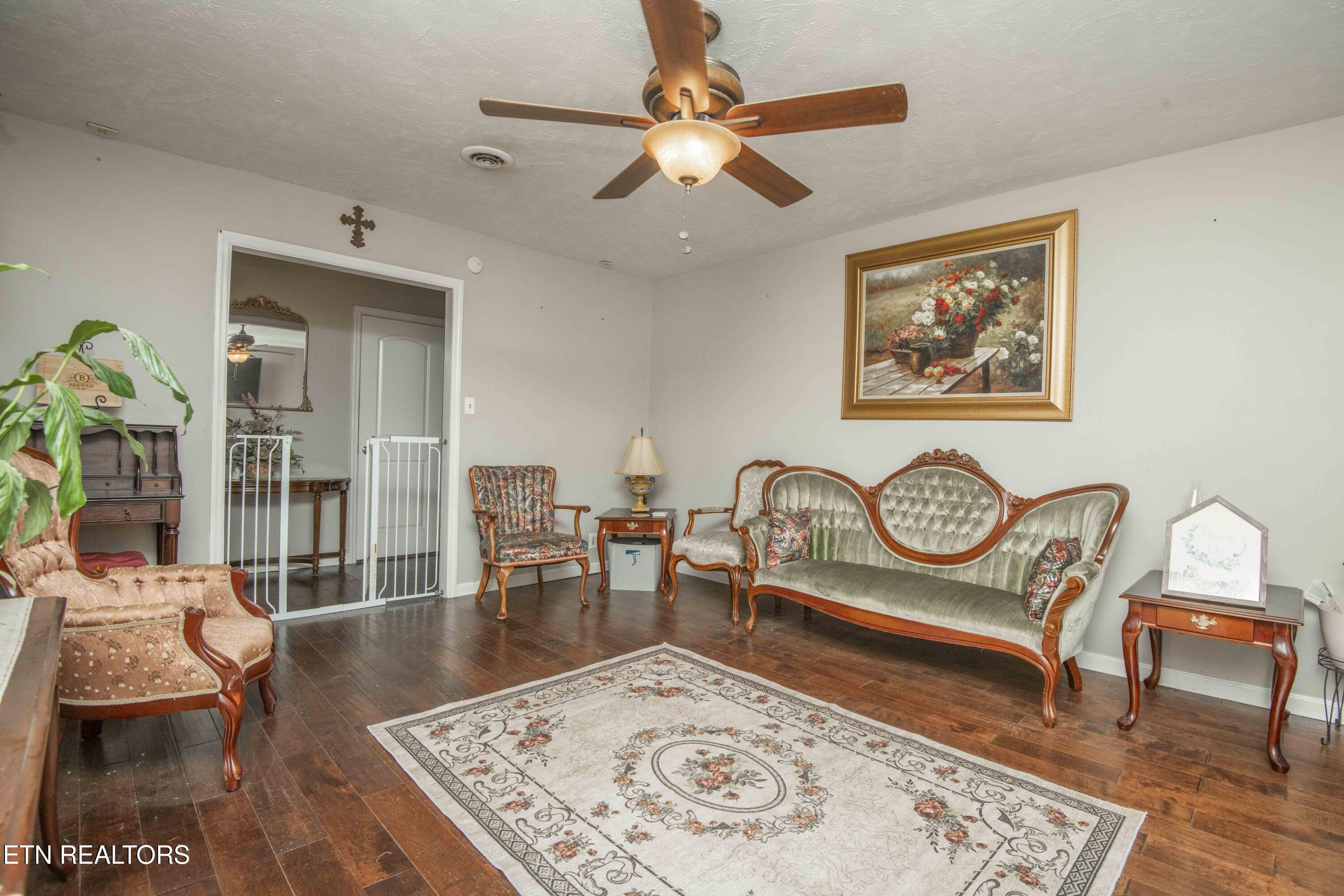 4206 NE Shangri La Drive Knoxville TN 37914