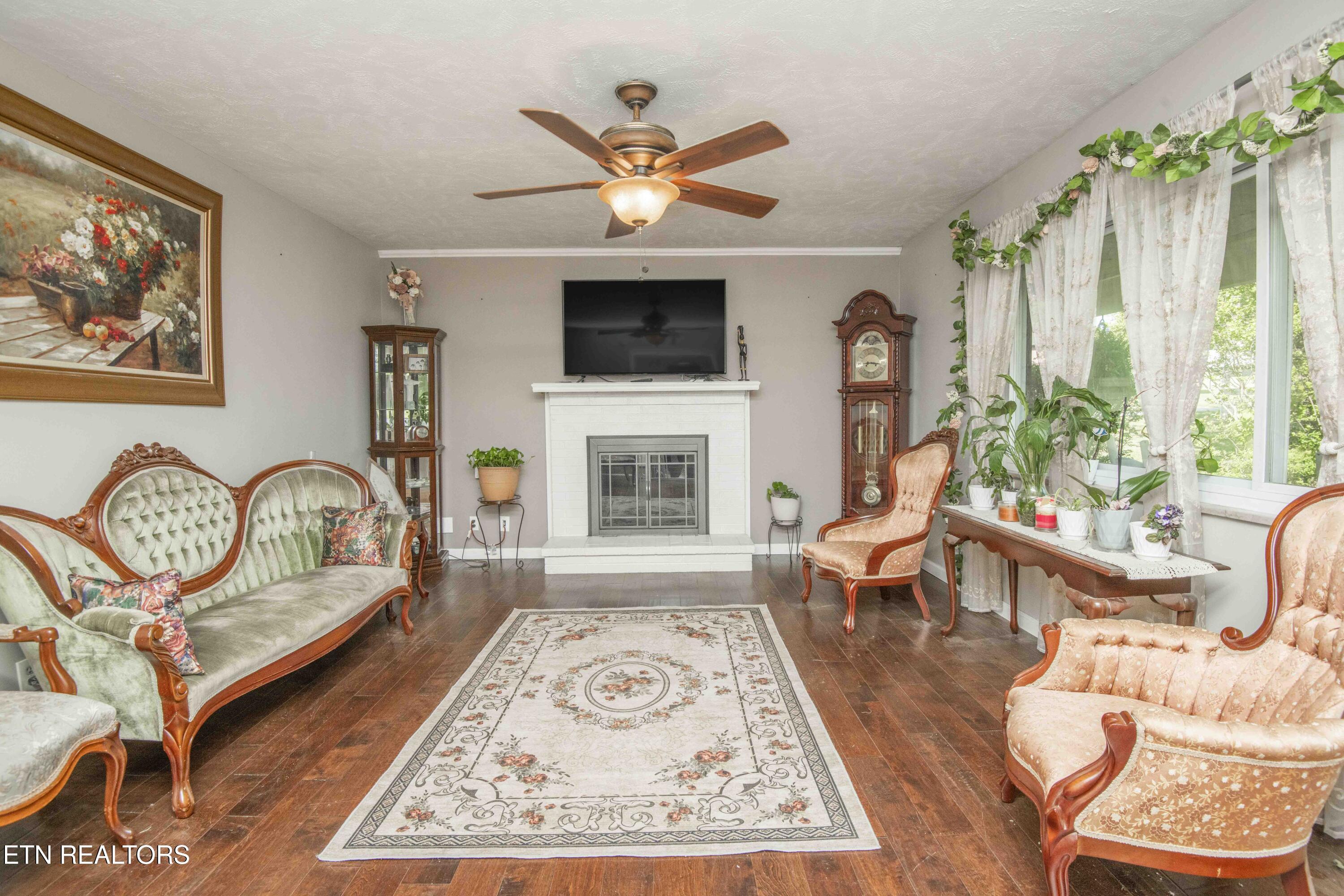 4206 NE Shangri La Drive Knoxville TN 37914