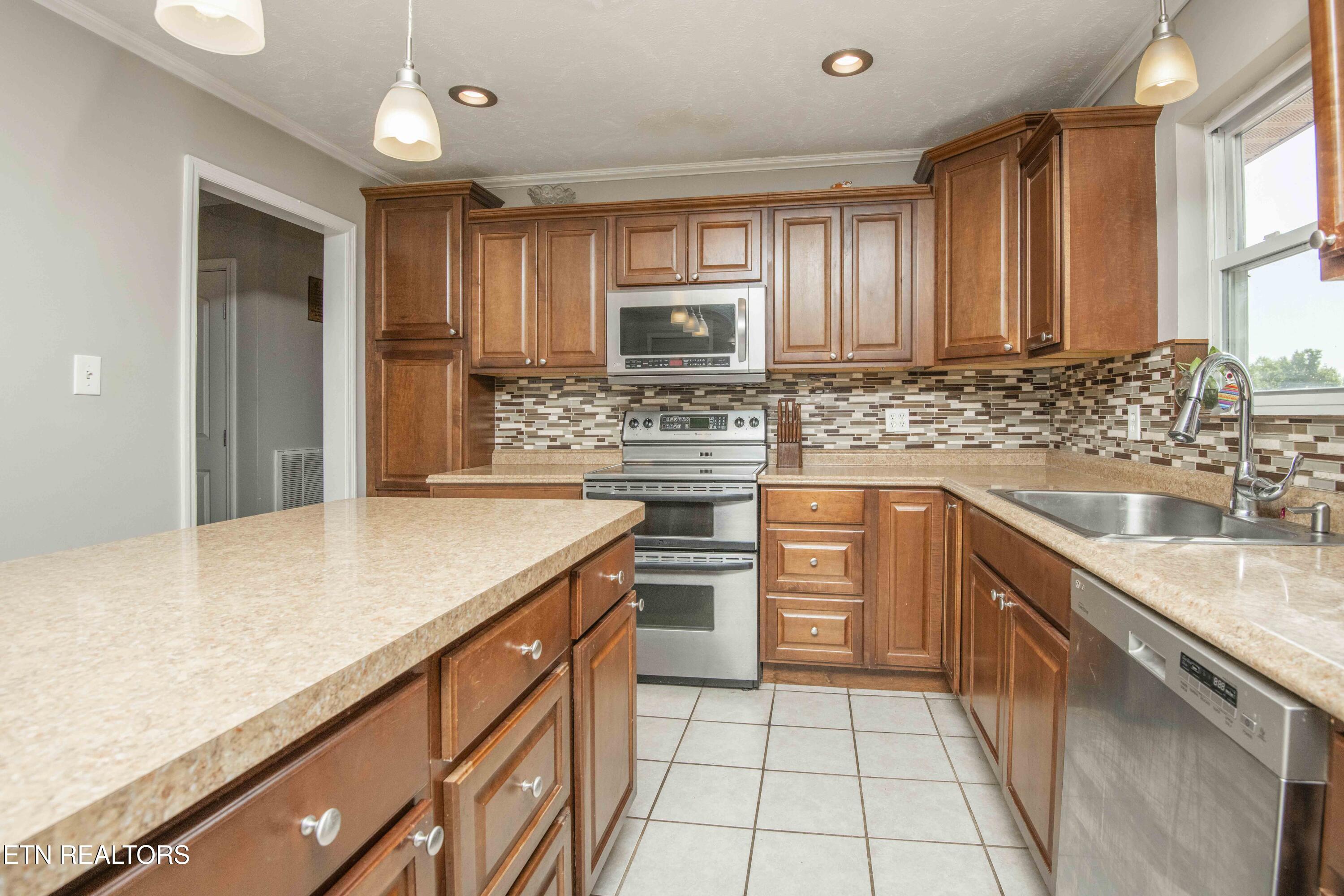 4206 NE Shangri La Drive Knoxville TN 37914