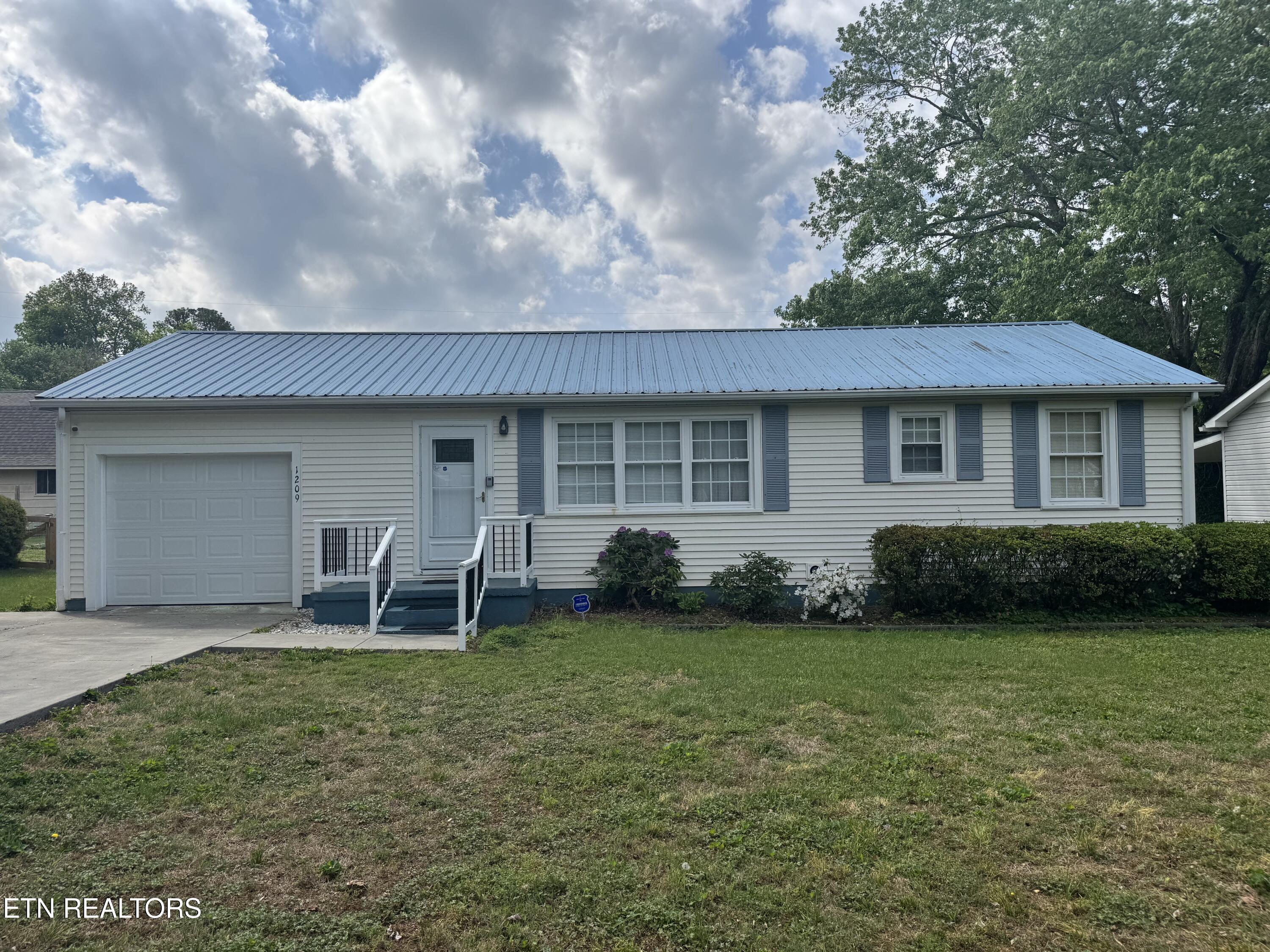 1209 Morgan Street Athens TN 37303