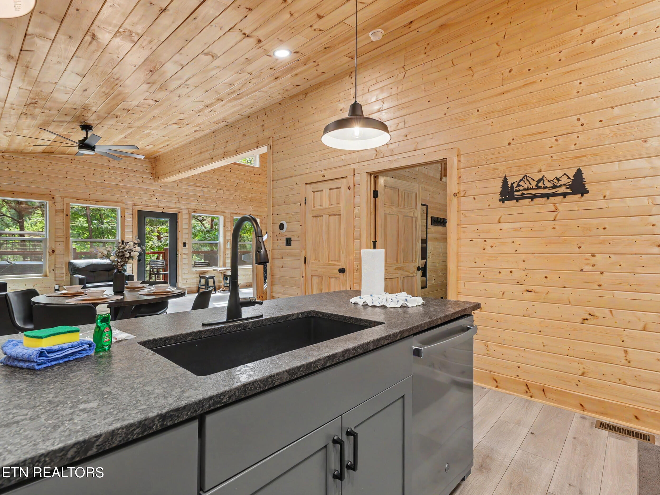 2412 Ridgehigh Pass Sevierville TN 37876