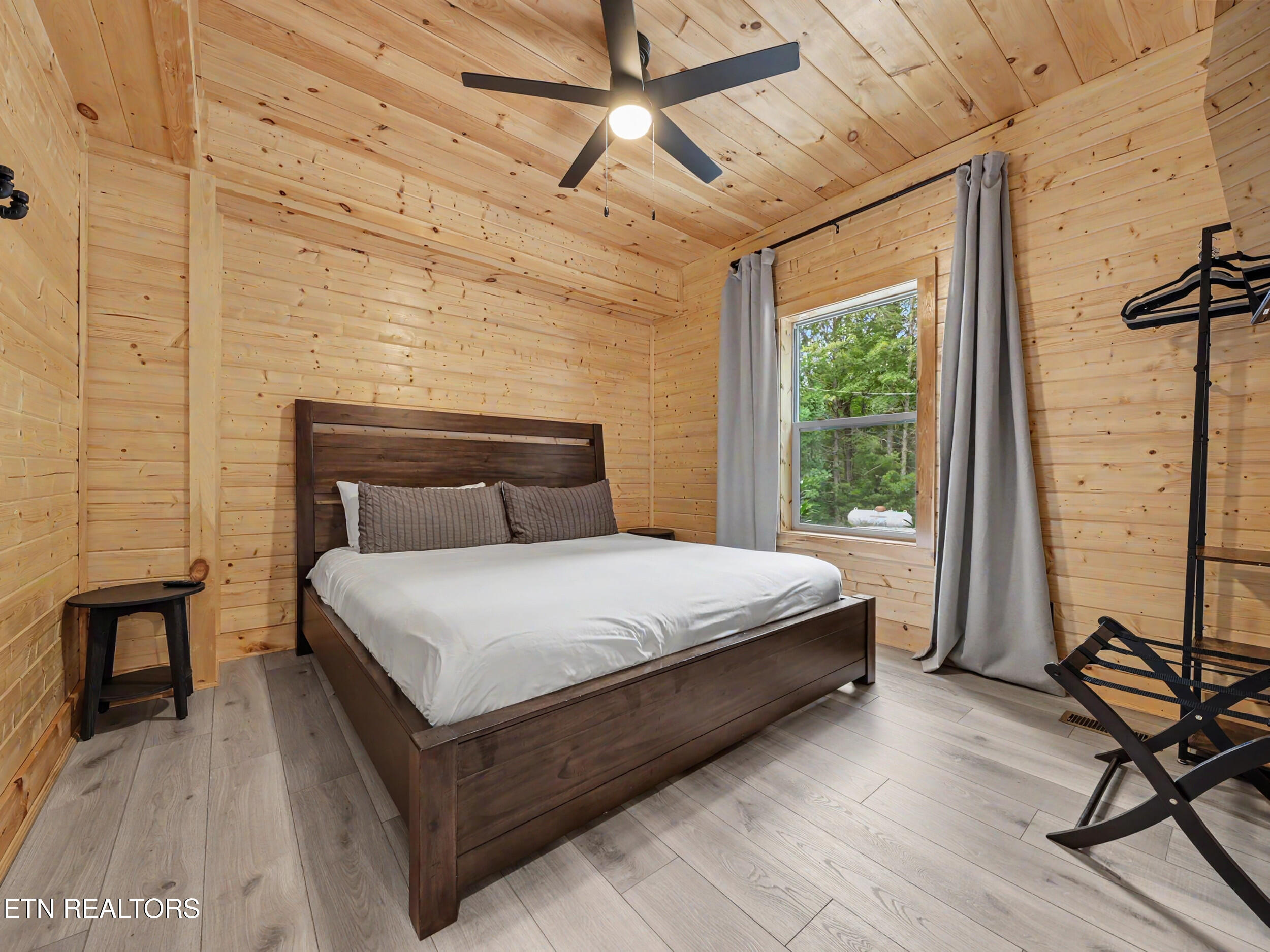 2412 Ridgehigh Pass Sevierville TN 37876