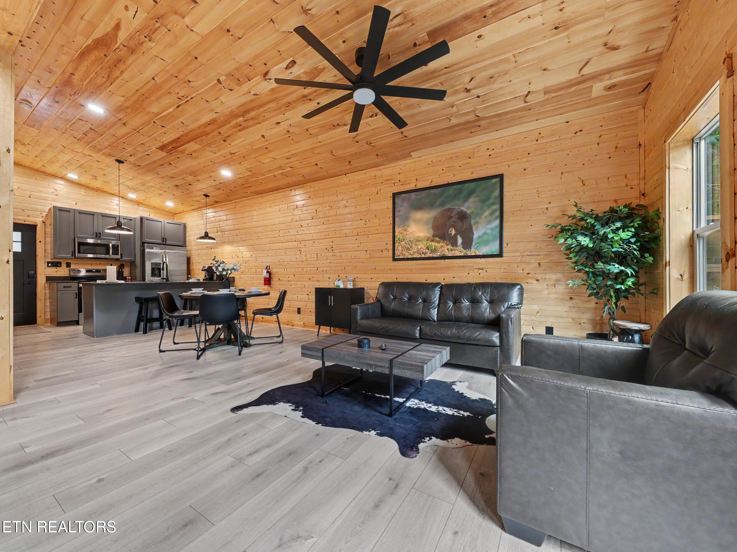 2412 Ridgehigh Pass Sevierville TN 37876