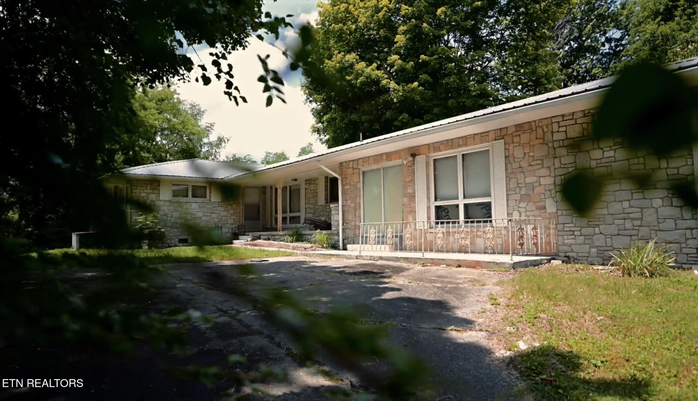 1206 Back Valley Road Lafollette TN 37766