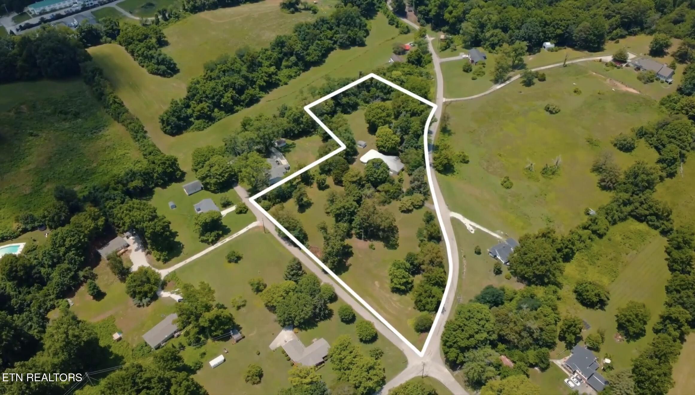 1206 Back Valley Road Lafollette TN 37766