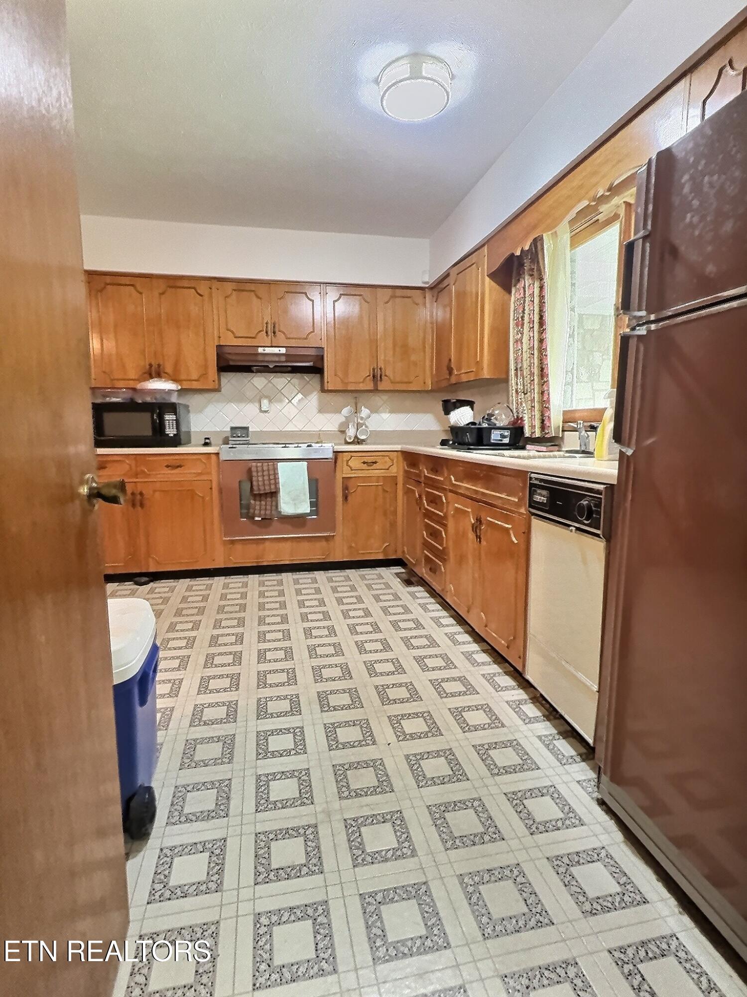 1206 Back Valley Road Lafollette TN 37766