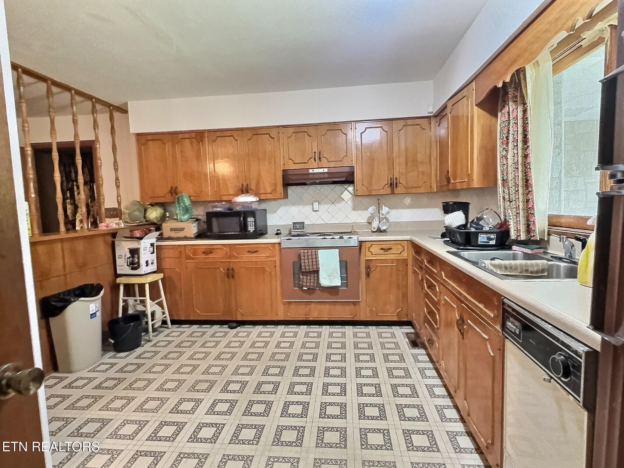 1206 Back Valley Road Lafollette TN 37766