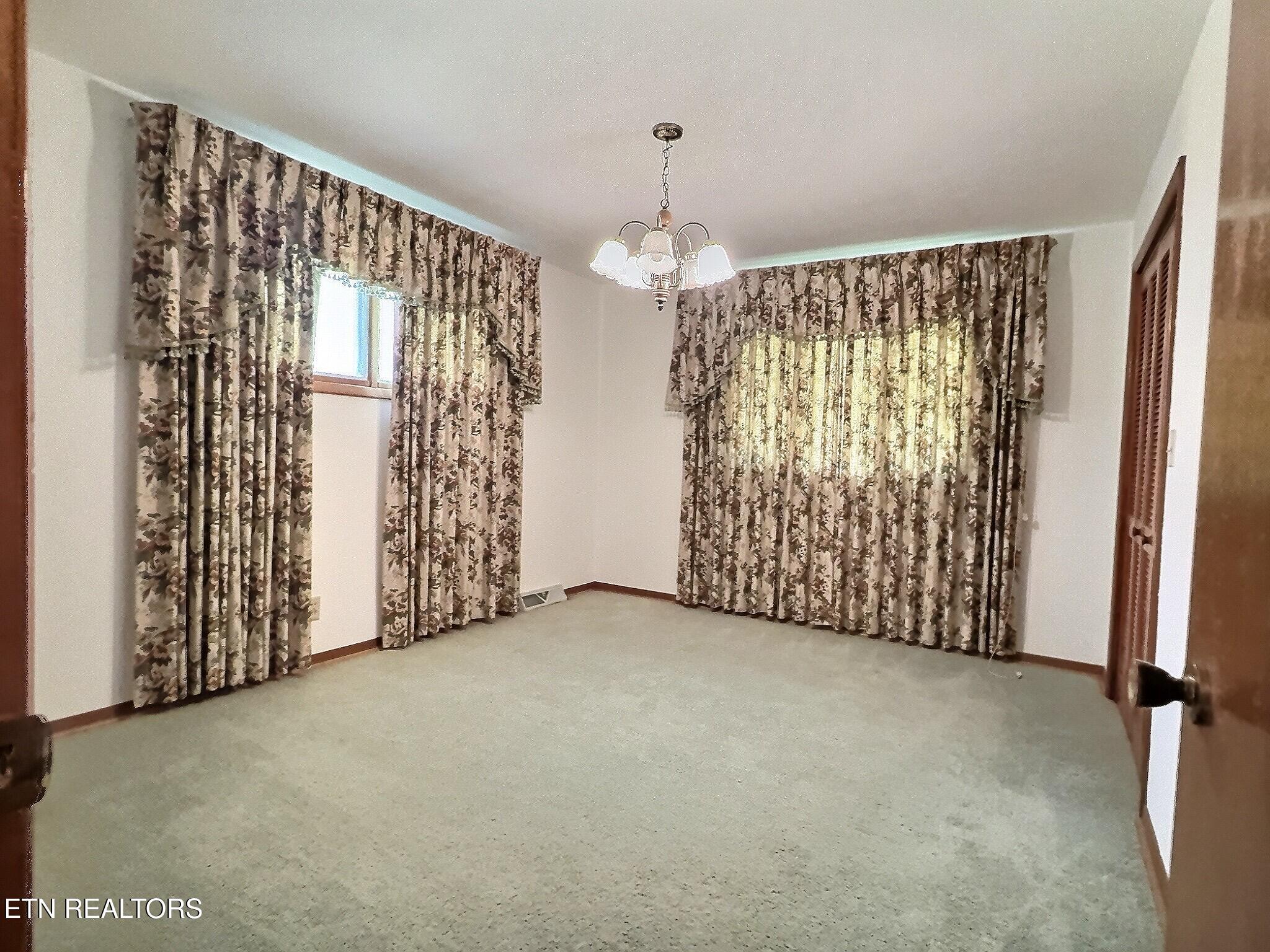 1206 Back Valley Road Lafollette TN 37766